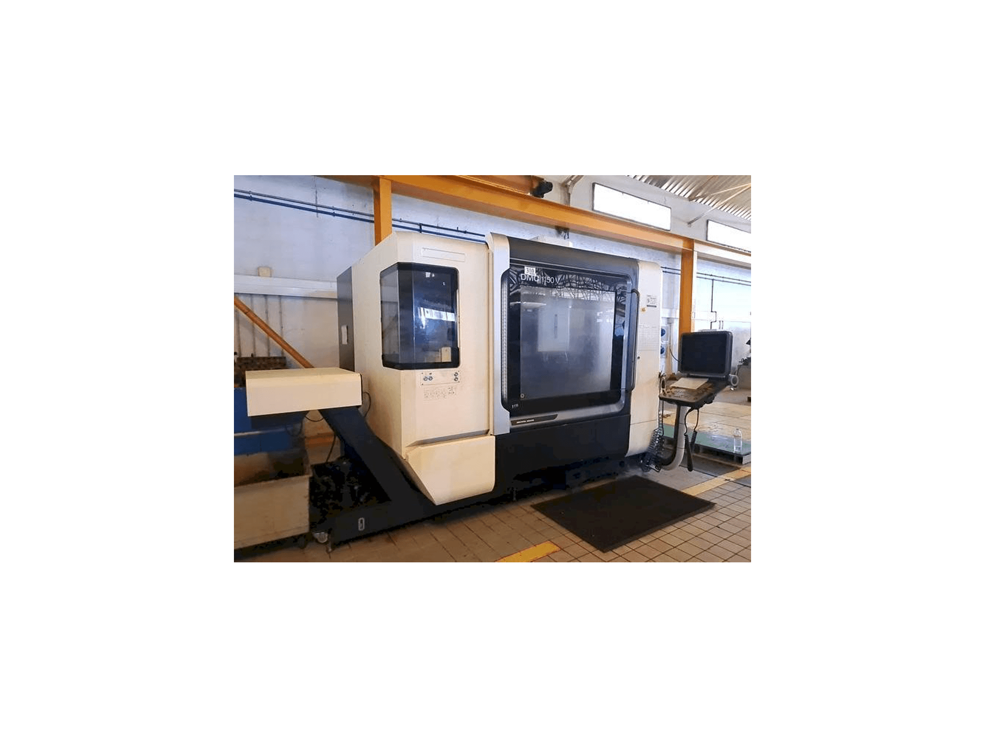 Vista frontal de la máquina DMG MORI DMC 1150V