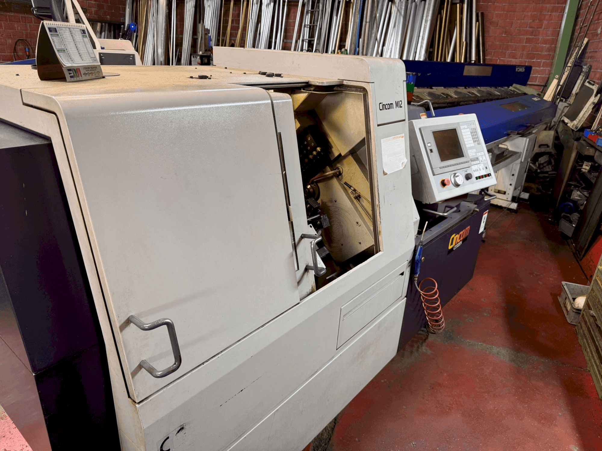 Vista frontal de la máquina Citizen CINCOM M12