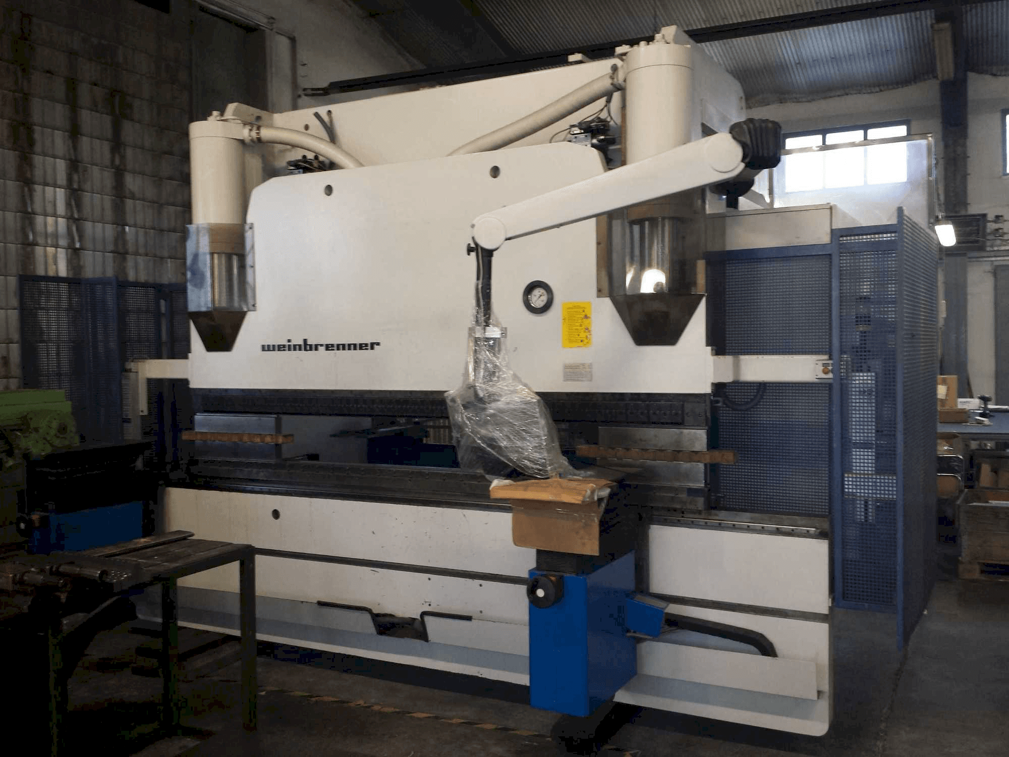 Vista frontal de la máquina Weinbrenner GP 160