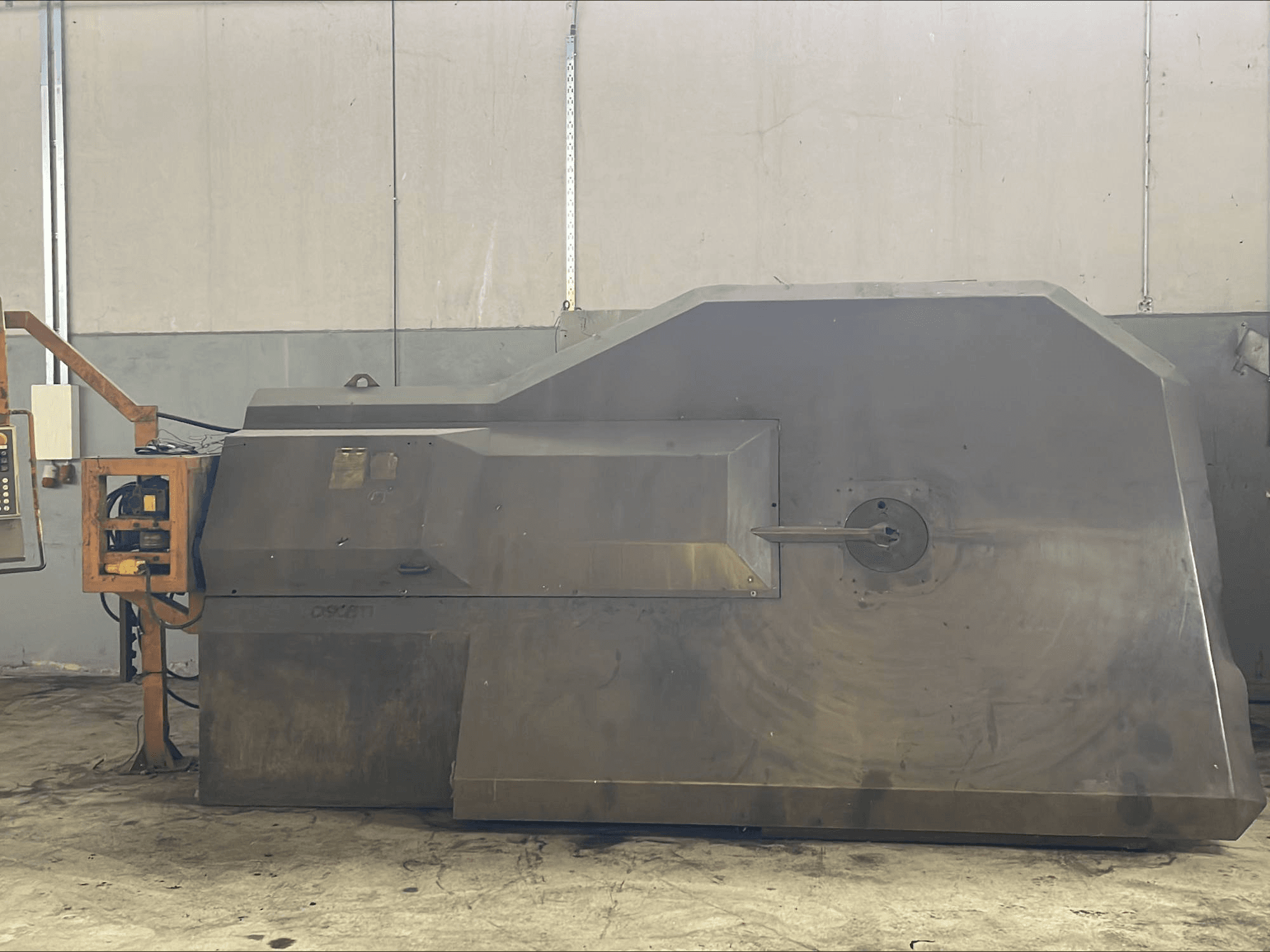 Vista frontal de la máquina OSCAM MULTIBEND 16