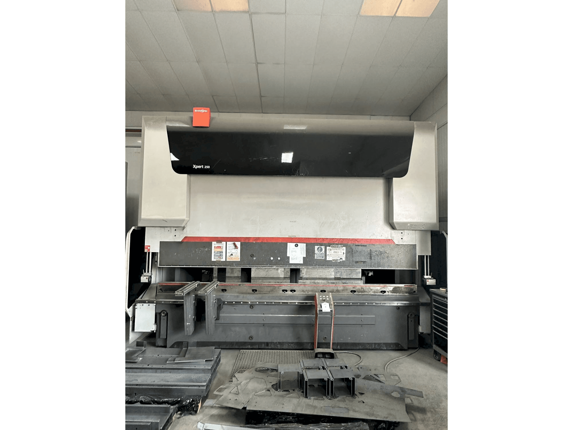 Vista frontal de la máquina Bystronic Xpert 250/4100