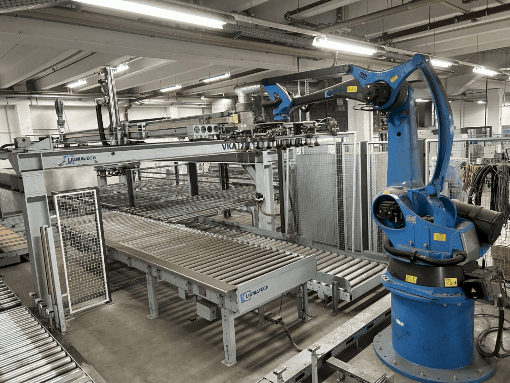 Vista frontal de la máquina LIGMATECH RKA100