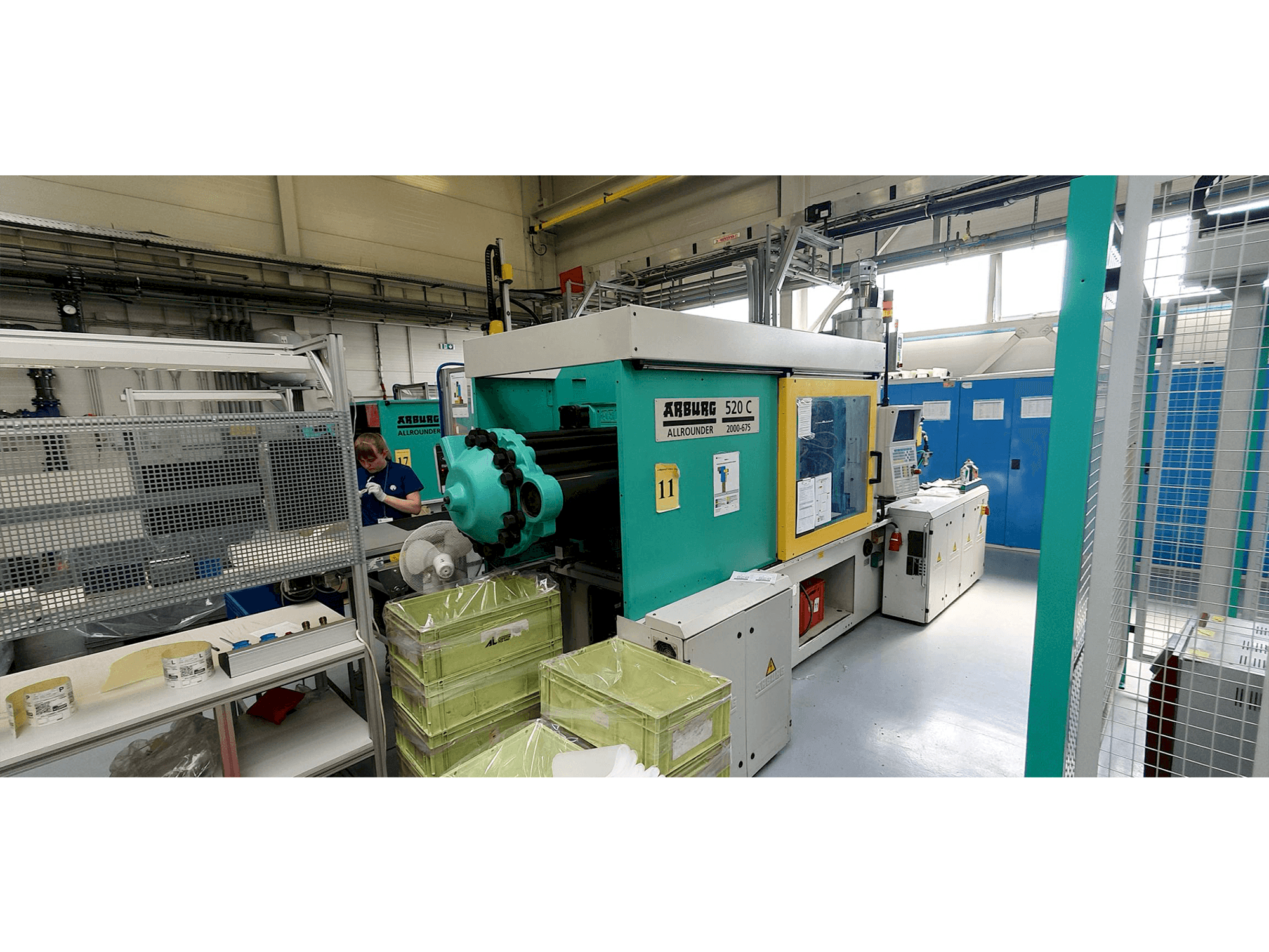 Vista frontal de la máquina Arburg Allrounder 520 C 2000-675