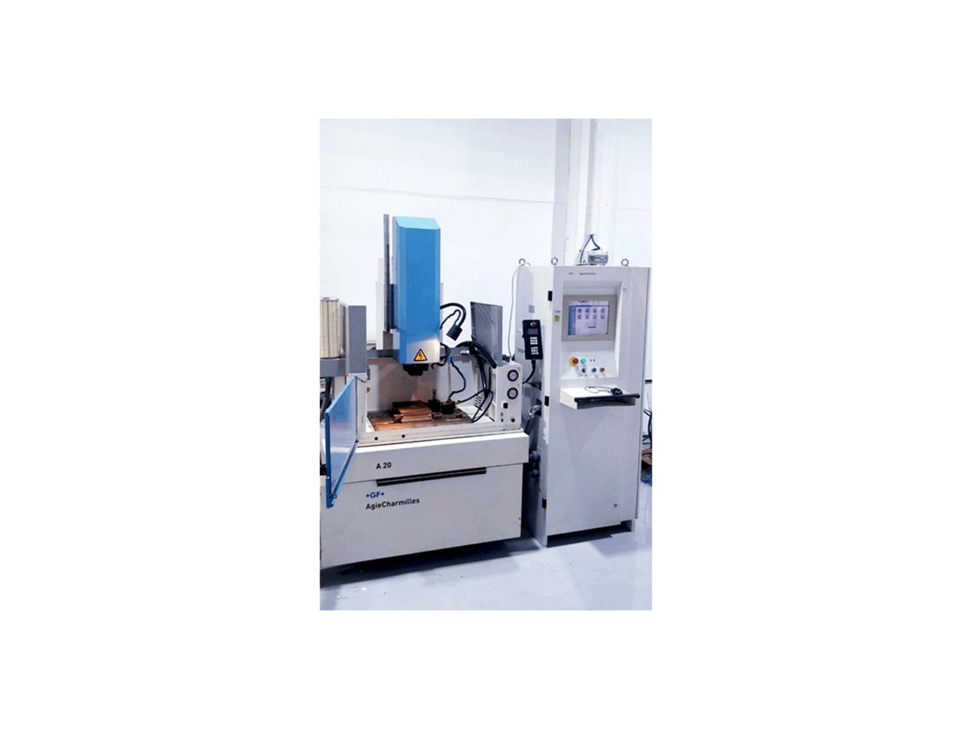Vista frontal de la máquina AgieCharmilles SA20