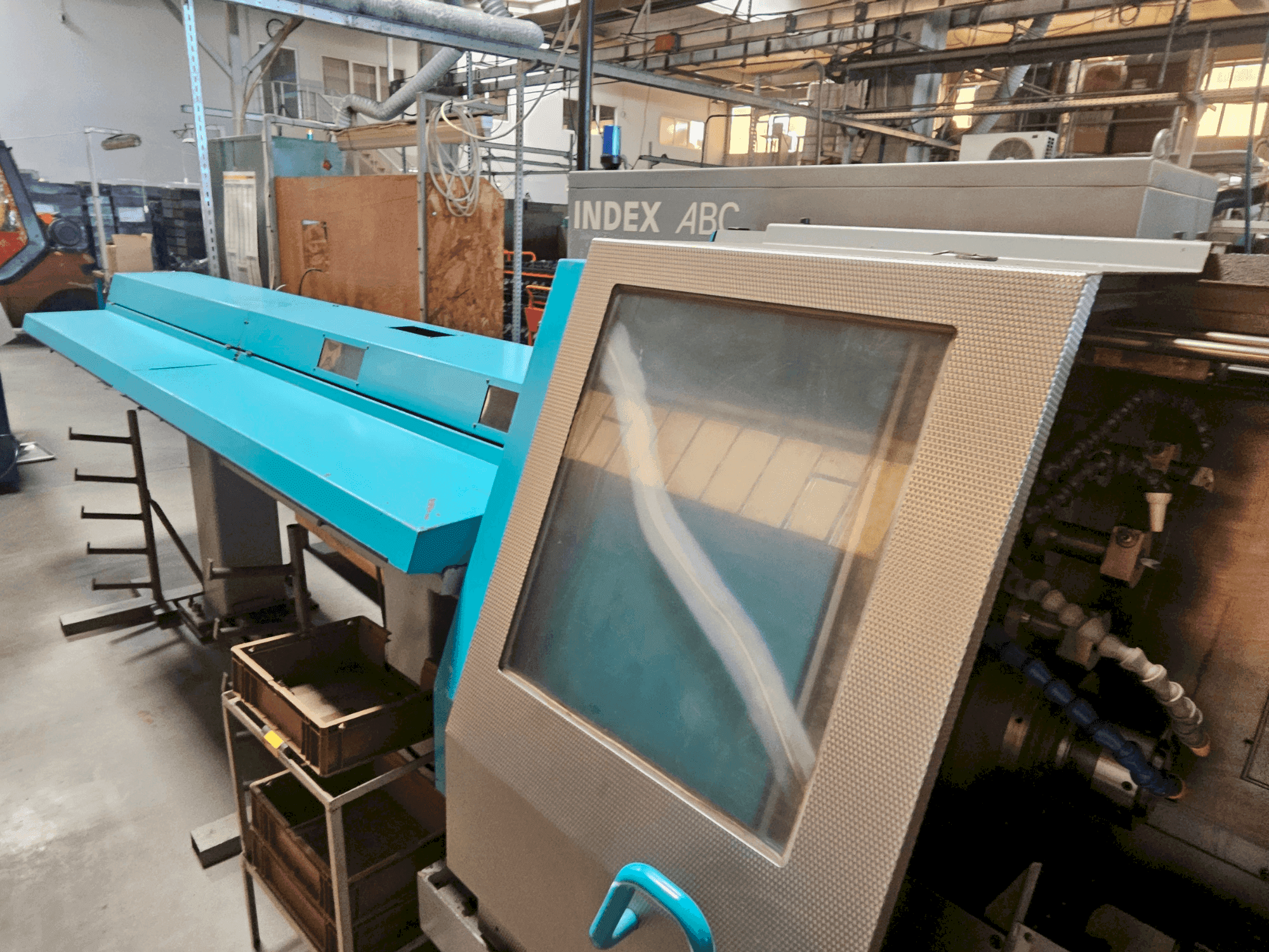 Vista frontal de la máquina Index ABC