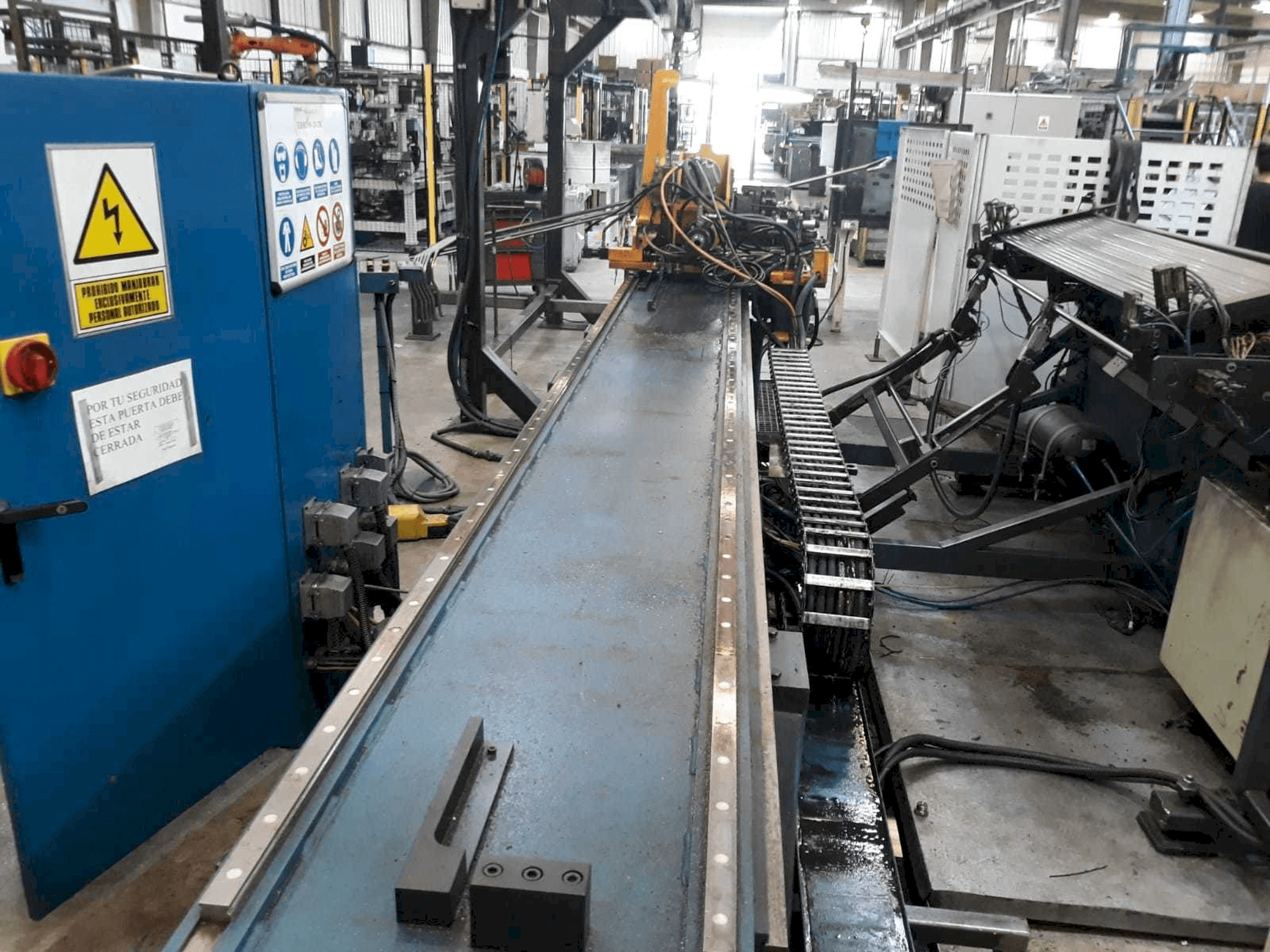 Vista frontal de la máquina Tejero HR-50-CNC