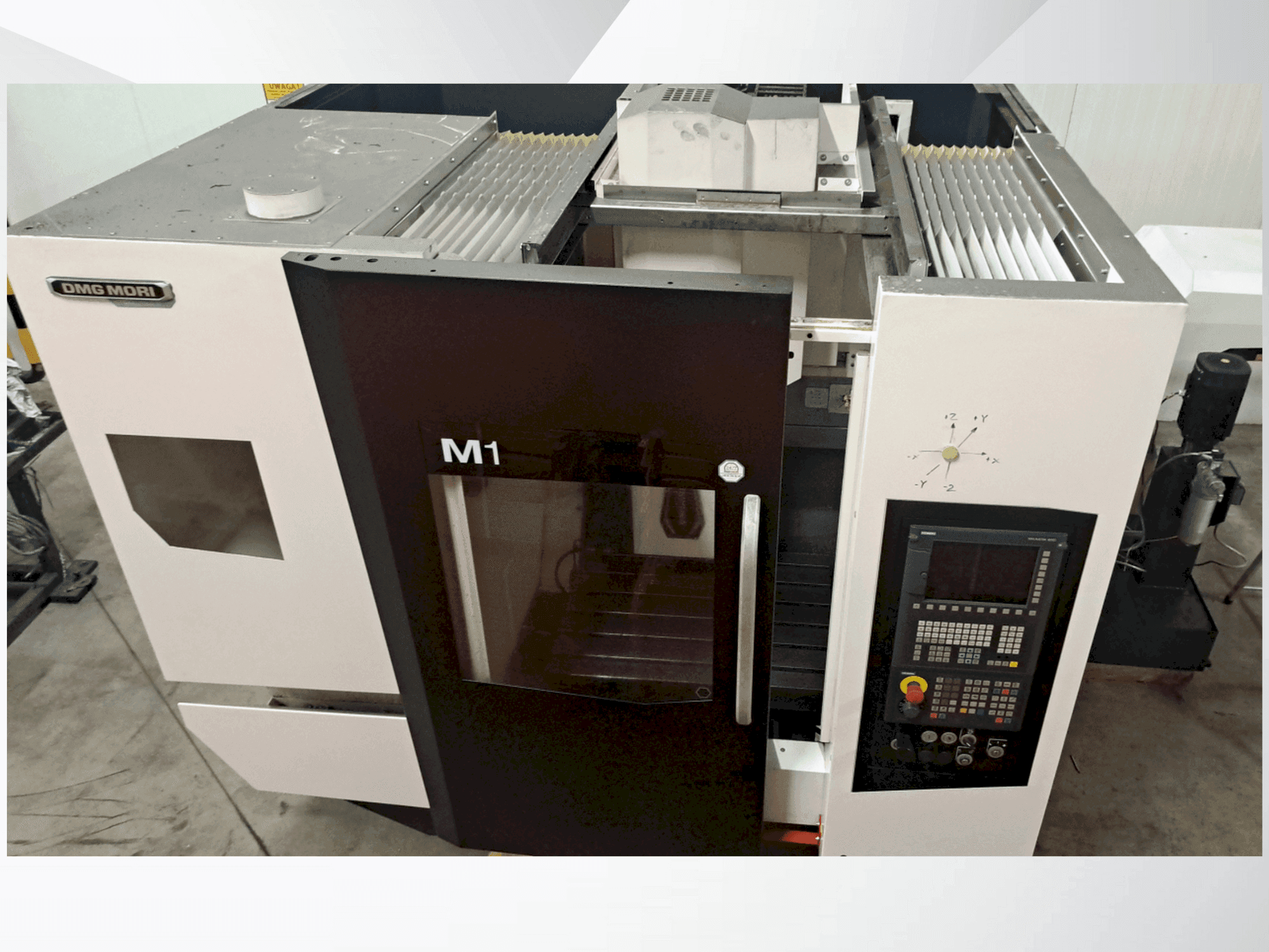 Vista frontal de la máquina DMG MORI M1 PRO
