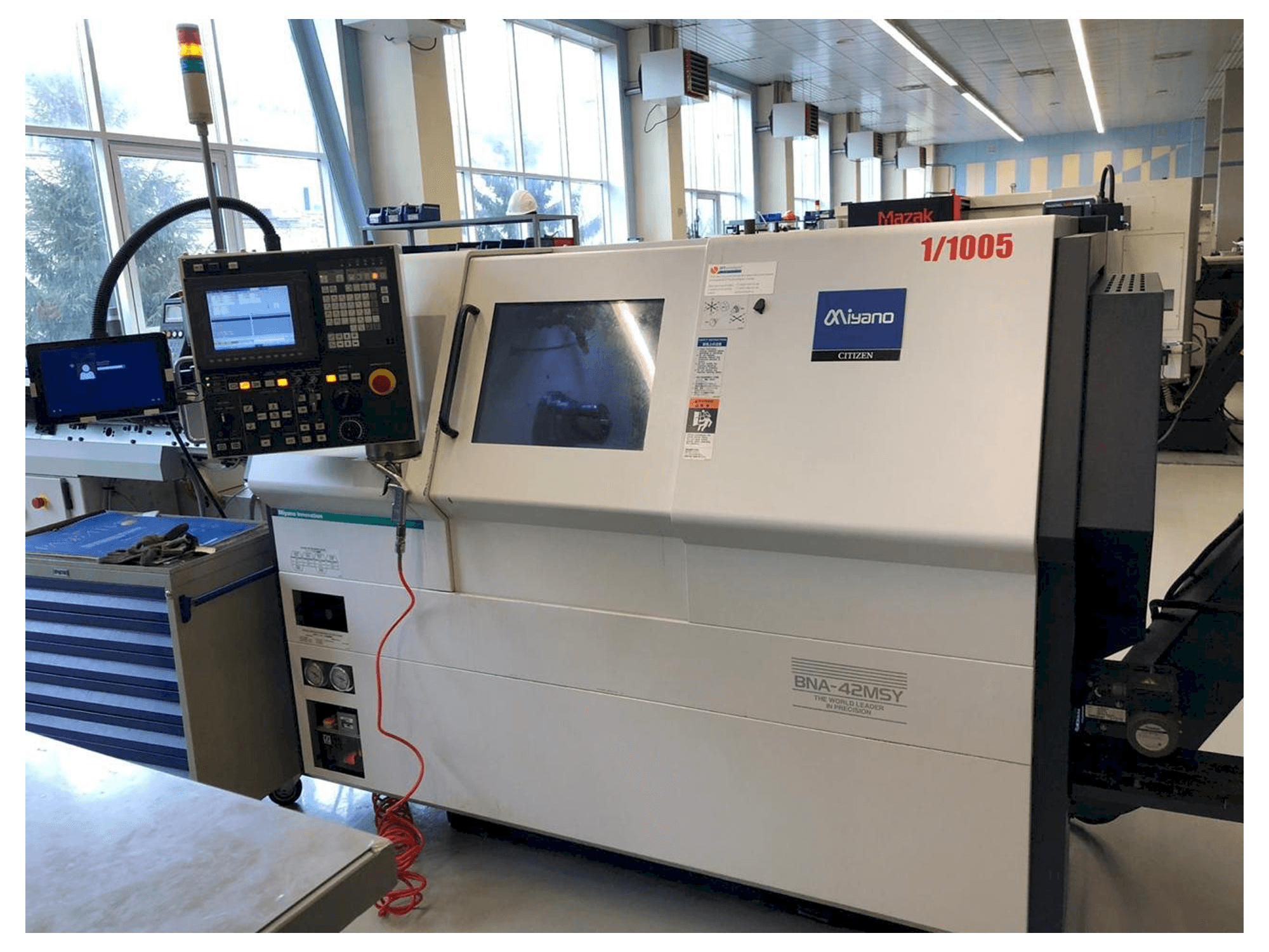 Vista frontal de la máquina Miyano BNA-42MSY