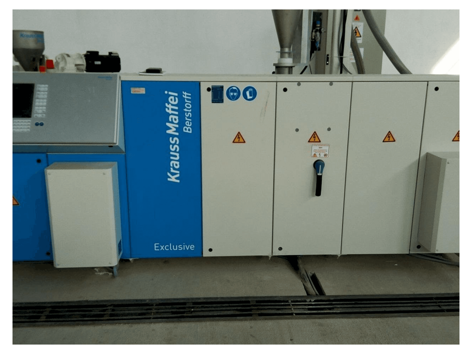 Vista frontal de la máquina Krauss Maffei KME 60-36 B/R