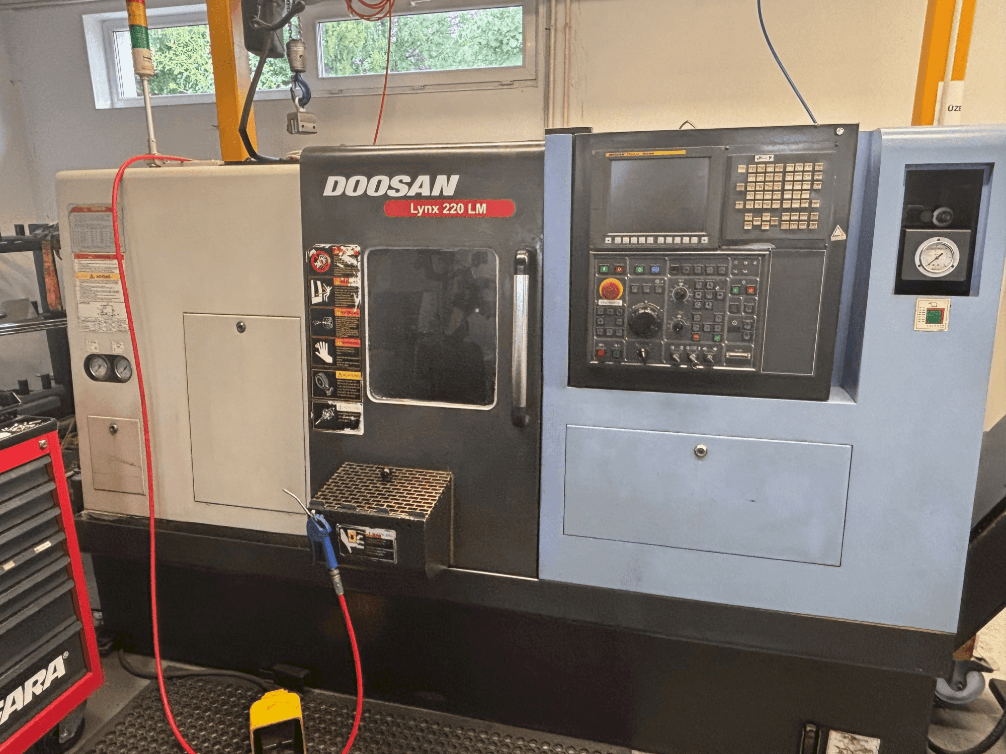 Vista frontal de la máquina DOOSAN LYNX 200 LM