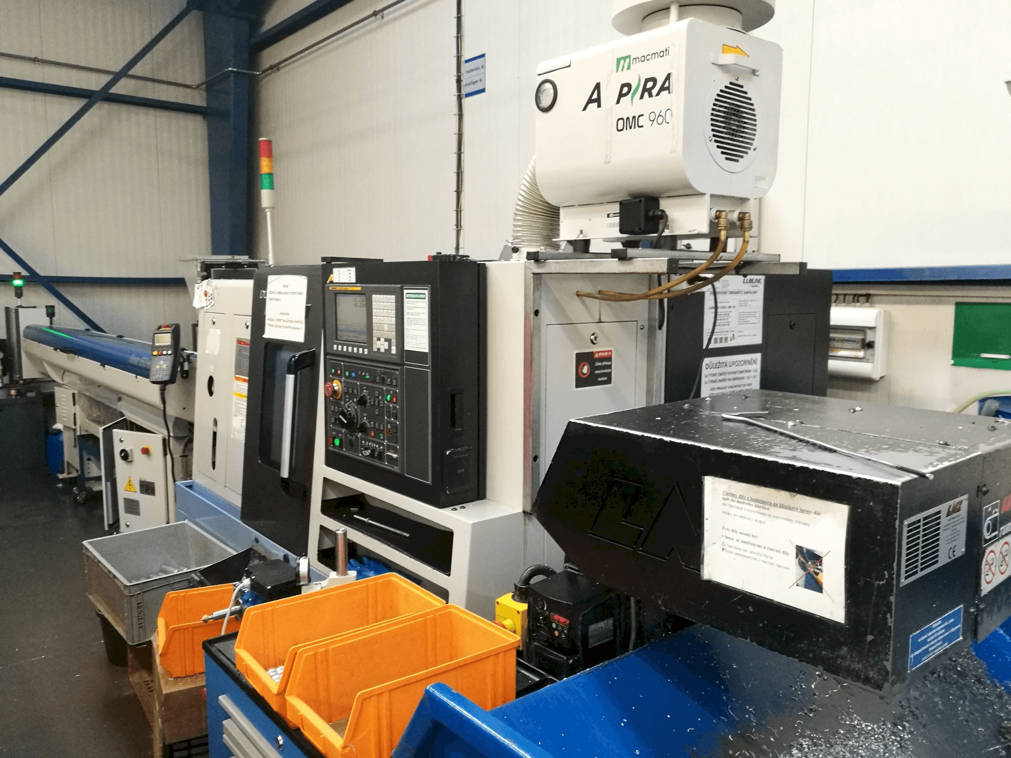 Vista frontal de la máquina Doosan Lynx 220GA