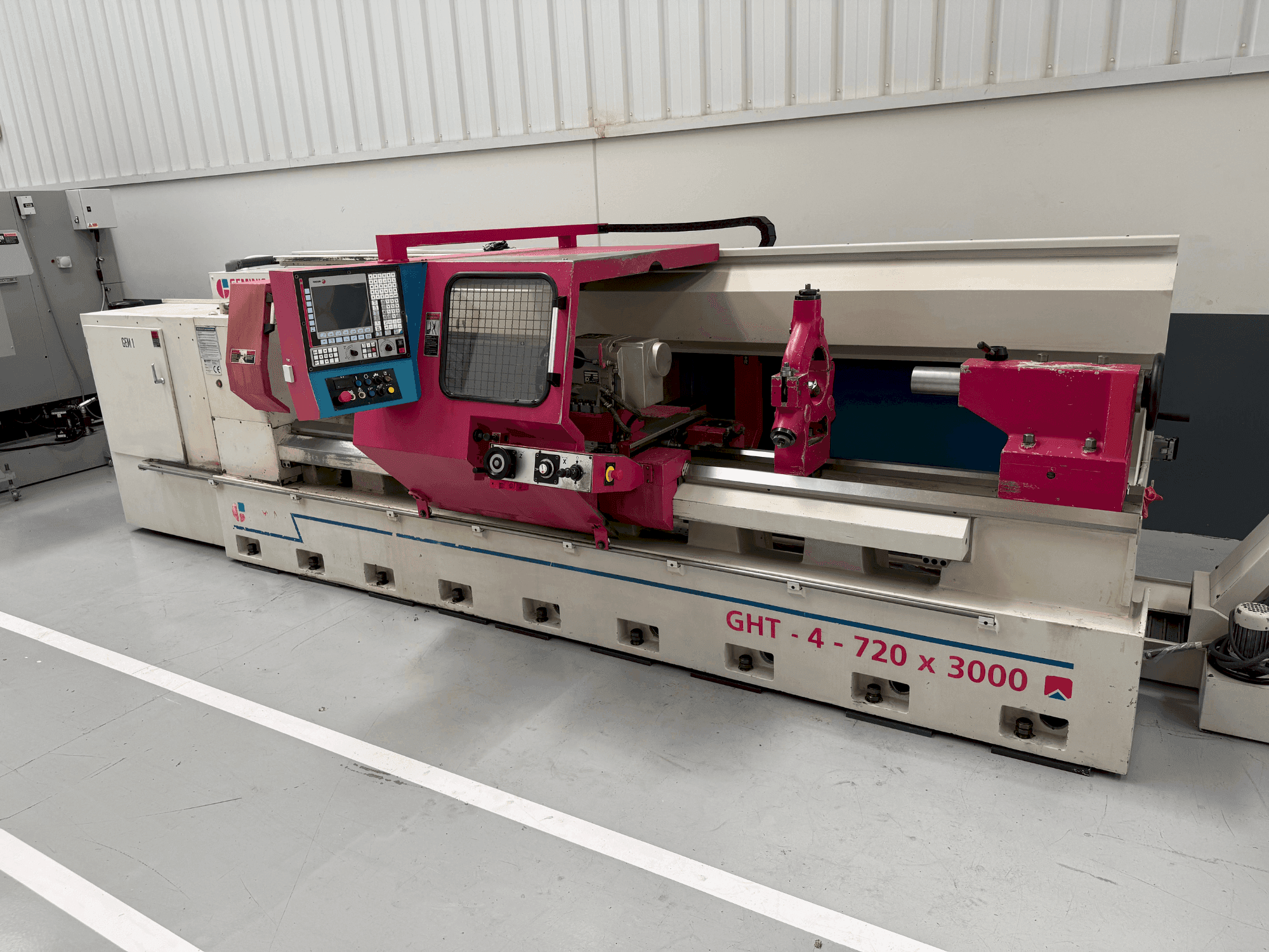 Vista frontal de la máquina Geminis GHT-4 720 x 3000