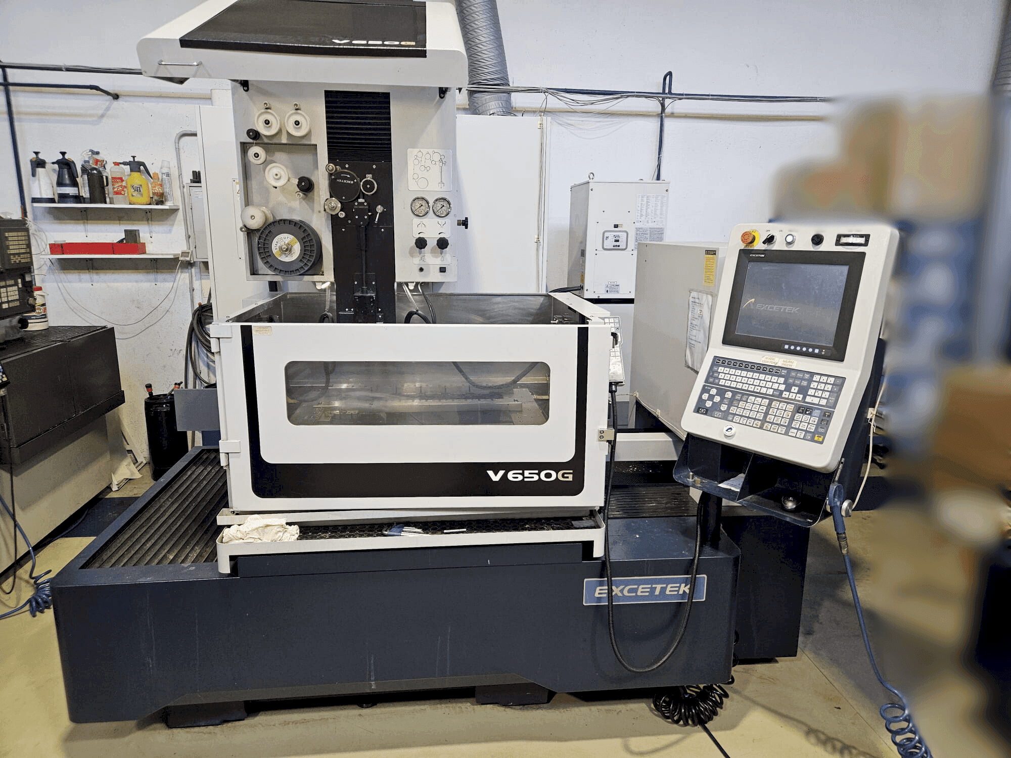 Vista frontal de la máquina EXCETEK V650G