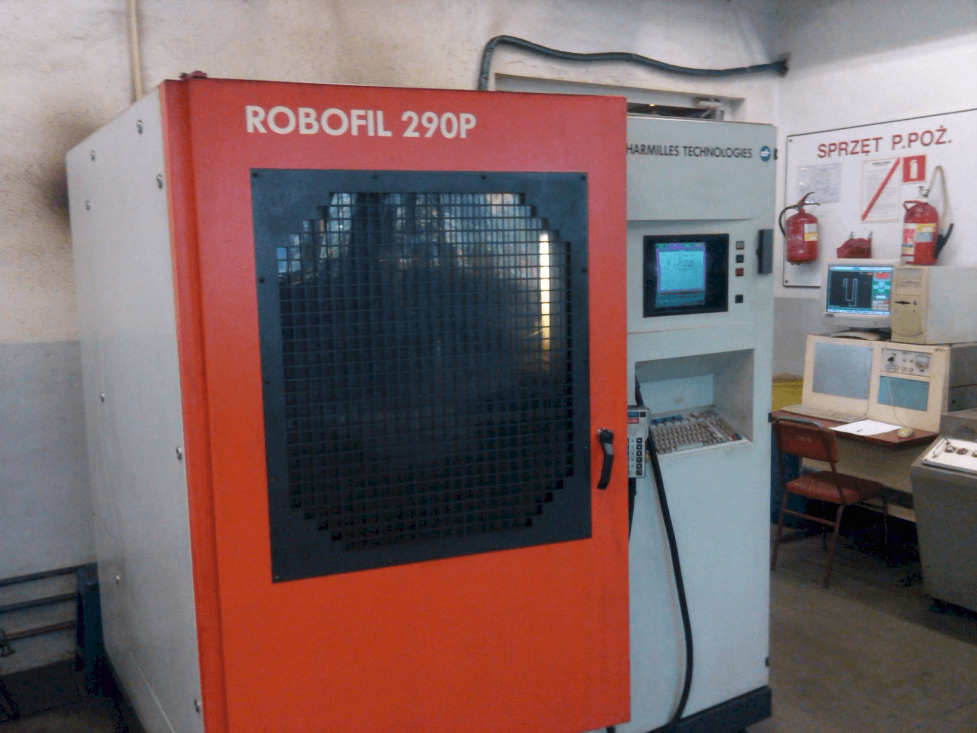 Vista frontal de la máquina CHARMILLES Robofil 290 P