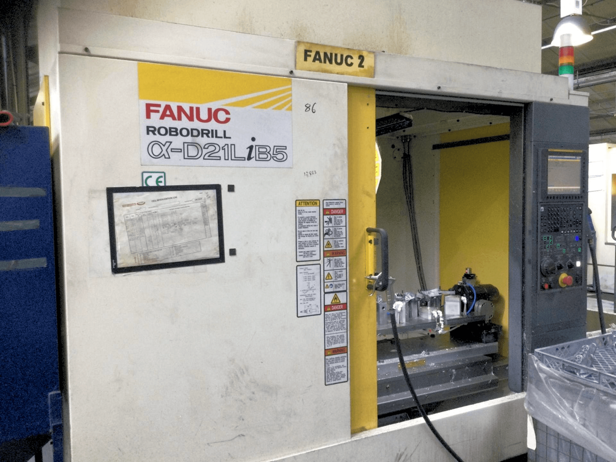 Vista frontal de la máquina FANUC Robodrill Alpha D21LiB5