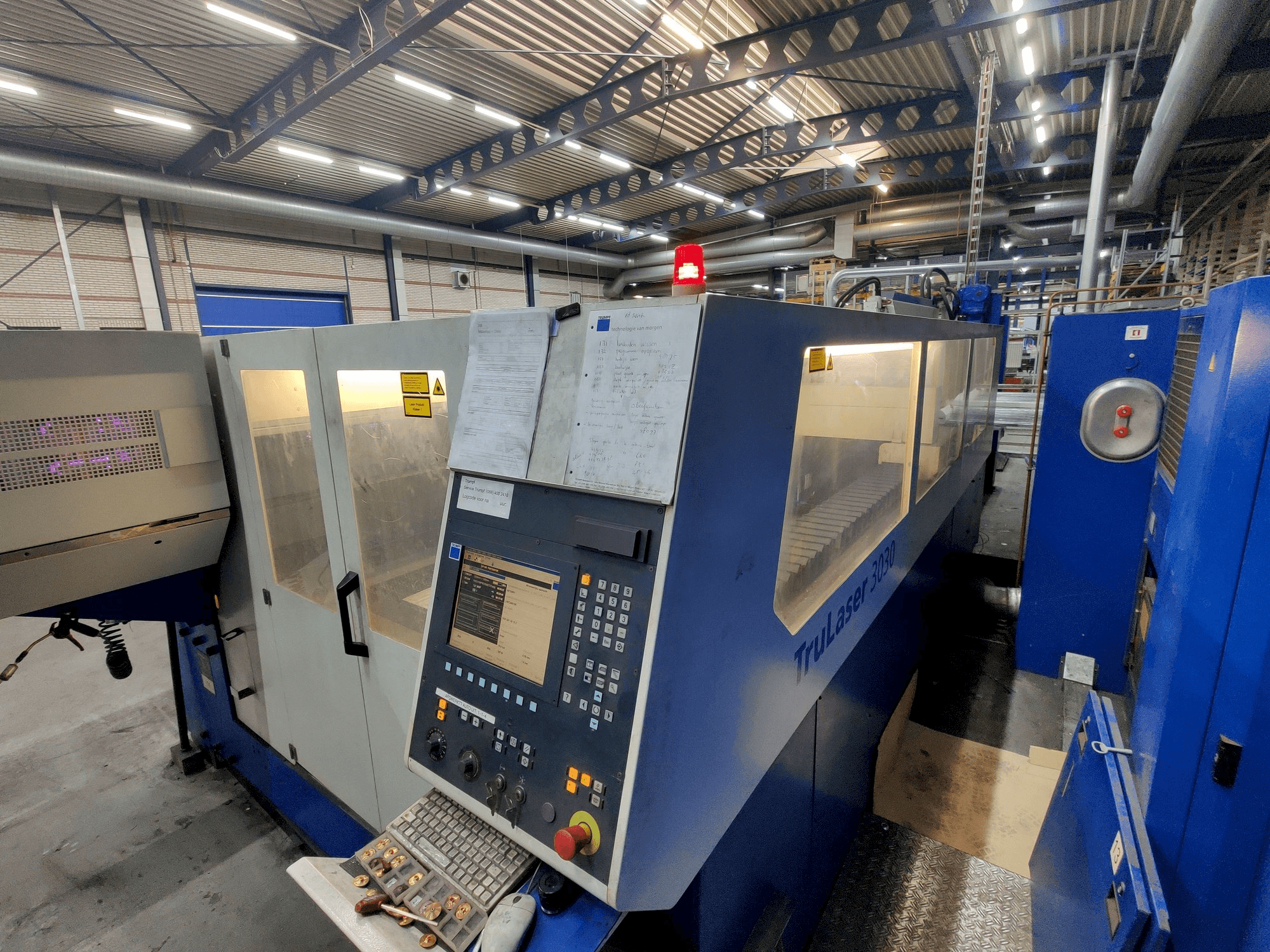 Vista frontal de la máquina Trumpf TruLaser 3030