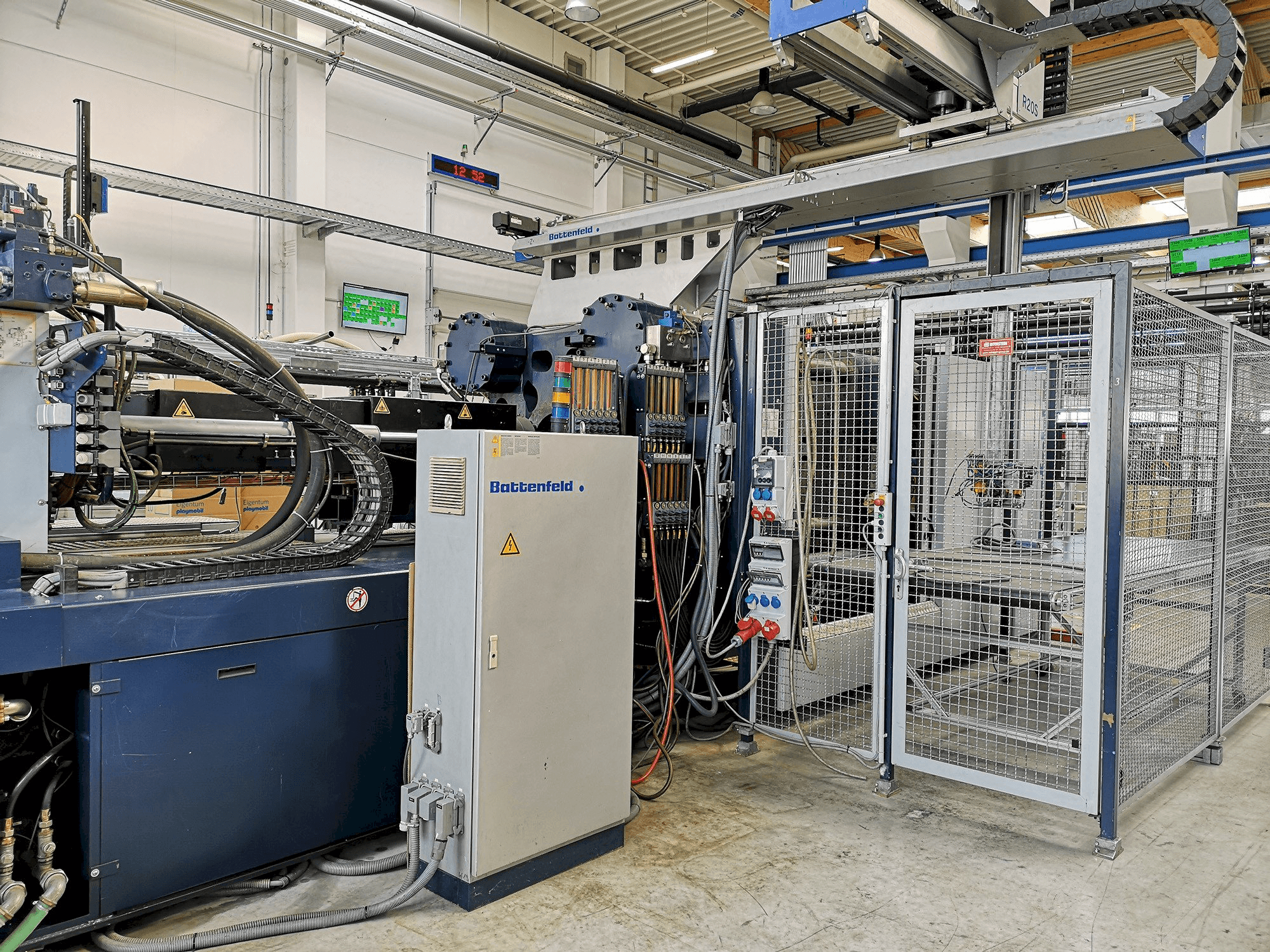 Vista frontal de la máquina Battenfeld HM 8000 2P - 7700