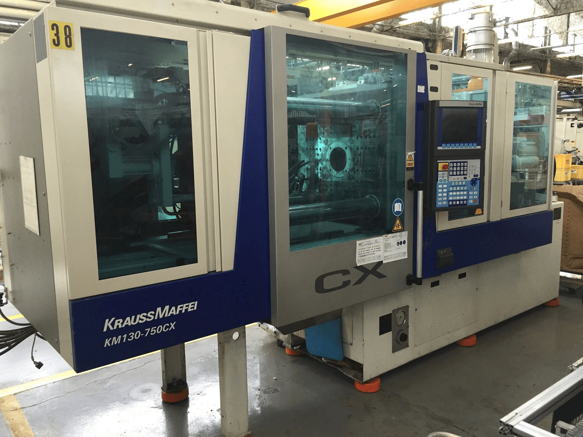 Vista frontal de la máquina Krauss Maffei 130-750 CX