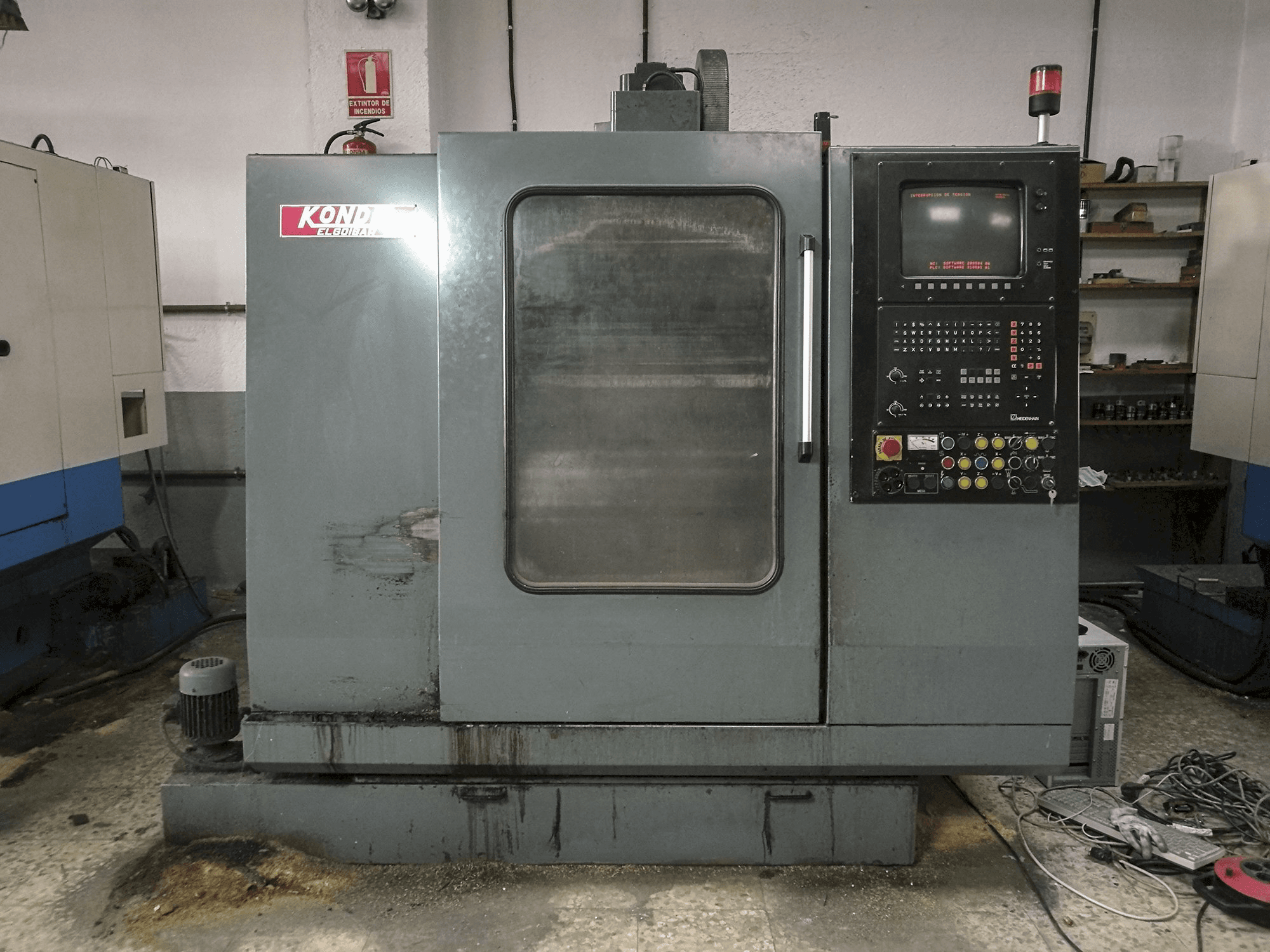 Vista frontal de la máquina KONDIA B-500