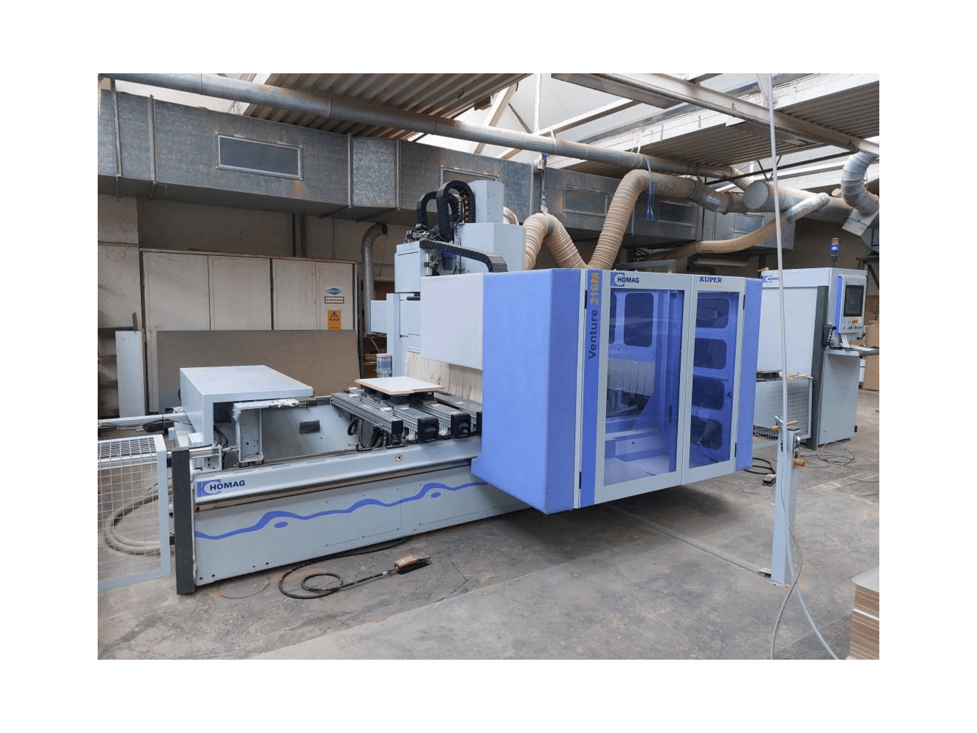 Vista frontal de la máquina HOMAG BMG 311 VENTURE 316M