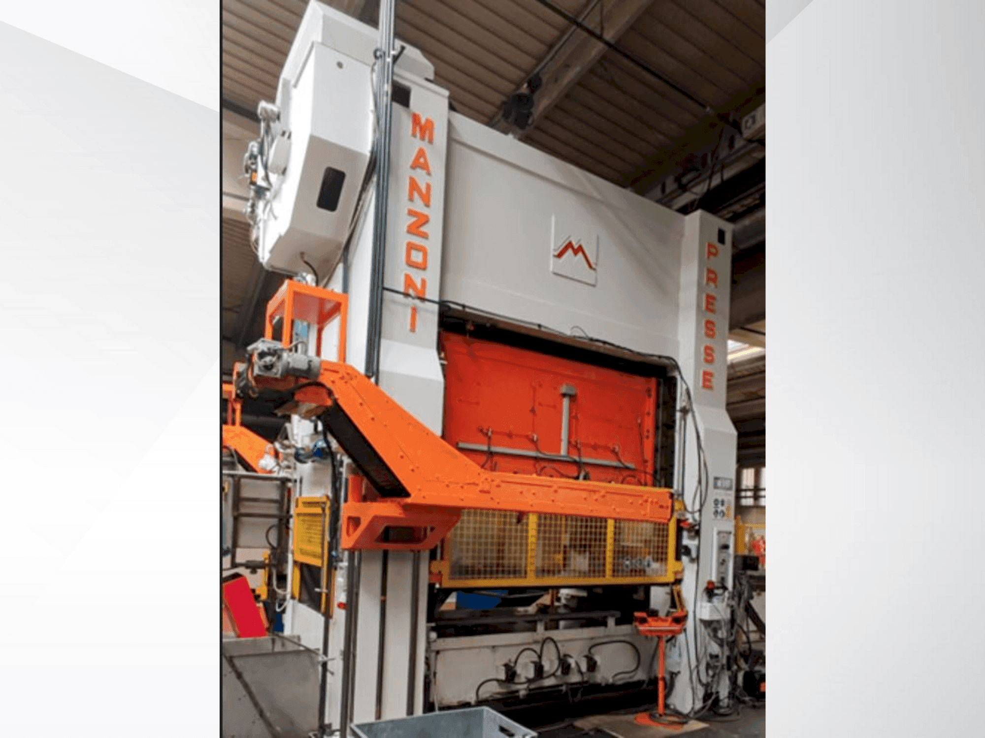 Vista frontal de la máquina RAVNE PRESSES Manzoni 315