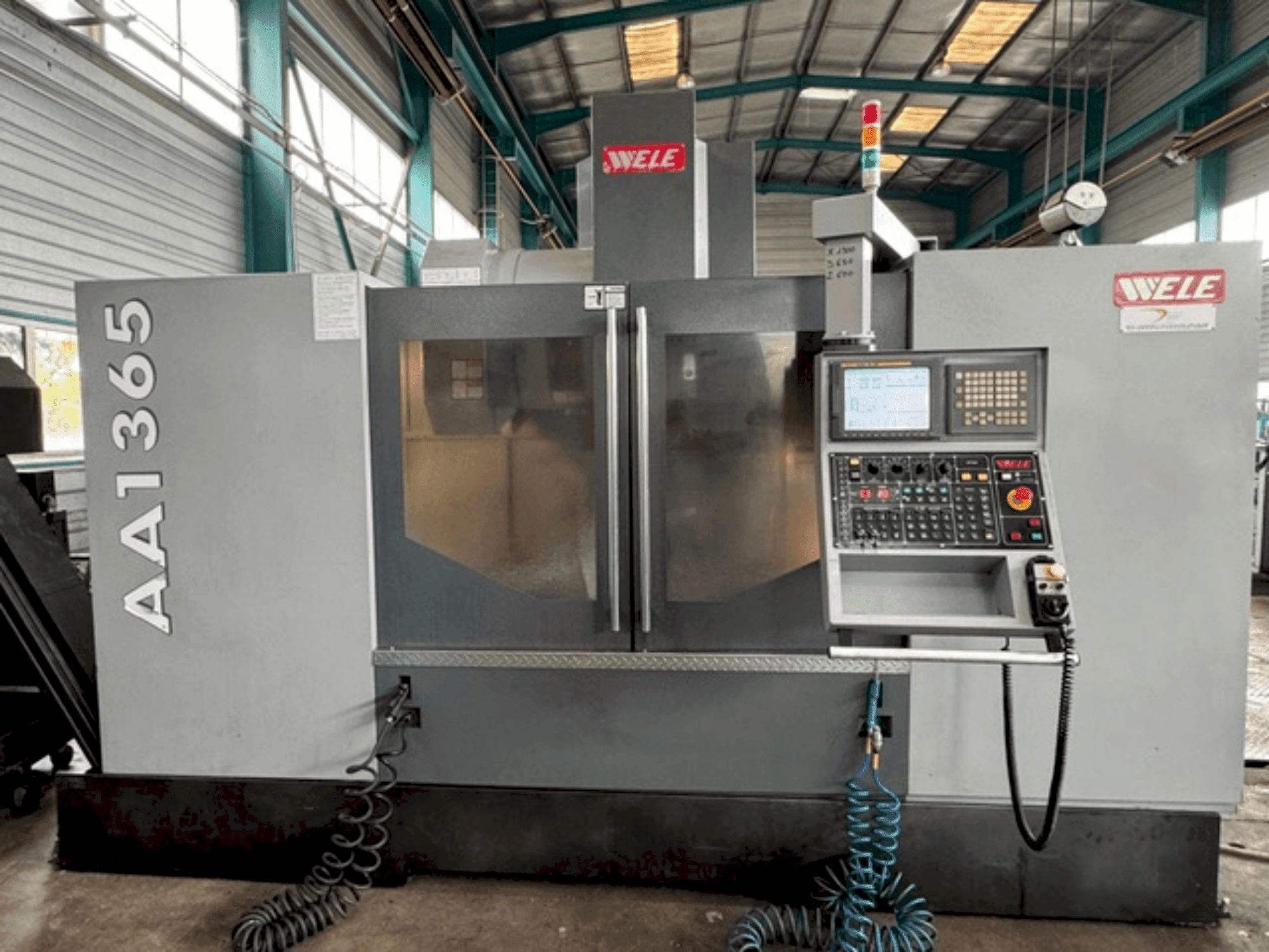 Vista frontal de la máquina Wele AA1365