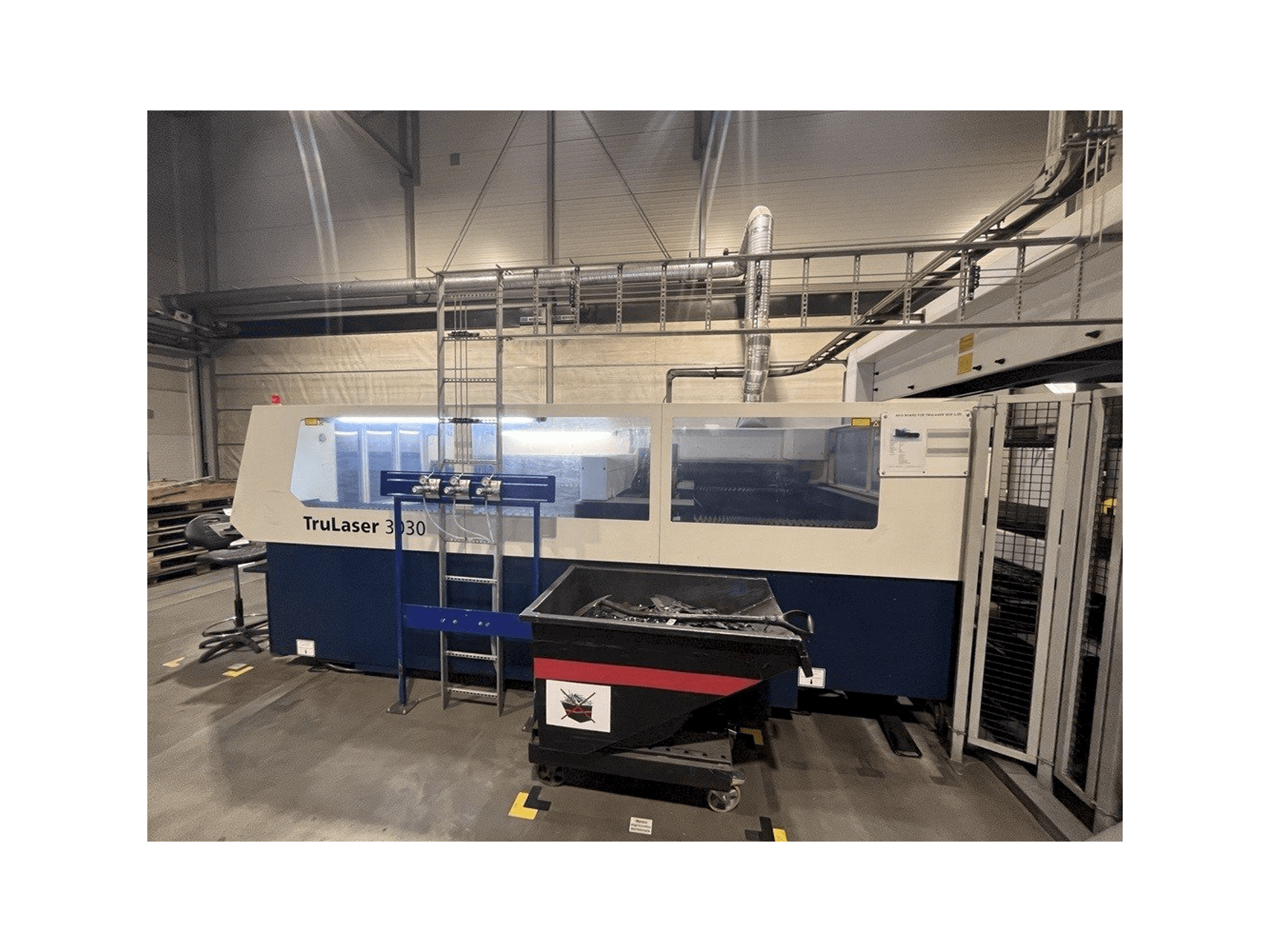 Vista frontal de la máquina TRUMPF TruLaser 3030 L30