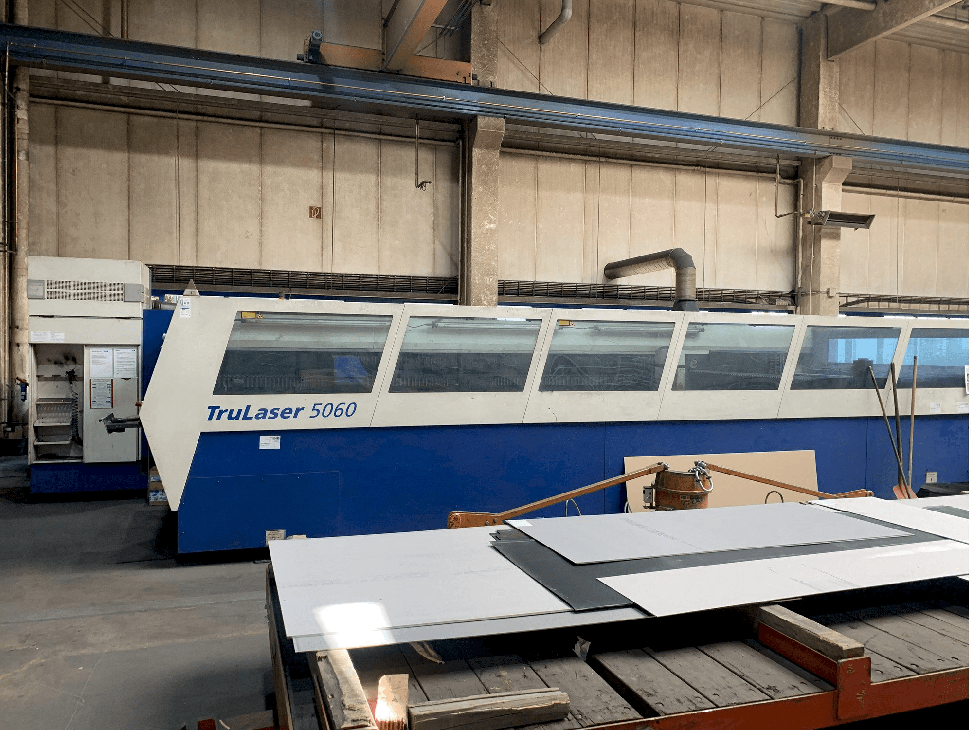 Vista frontal de la máquina Trumpf Trulaser 5060
