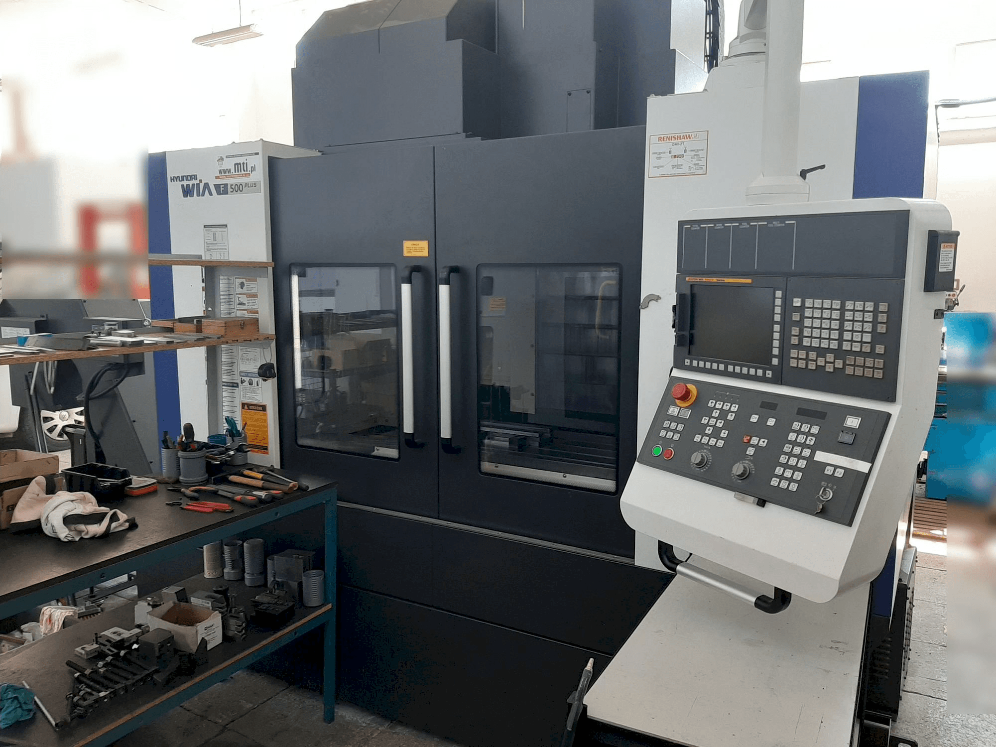 Vista frontal de la máquina Hyundai Wia F500 PLUS