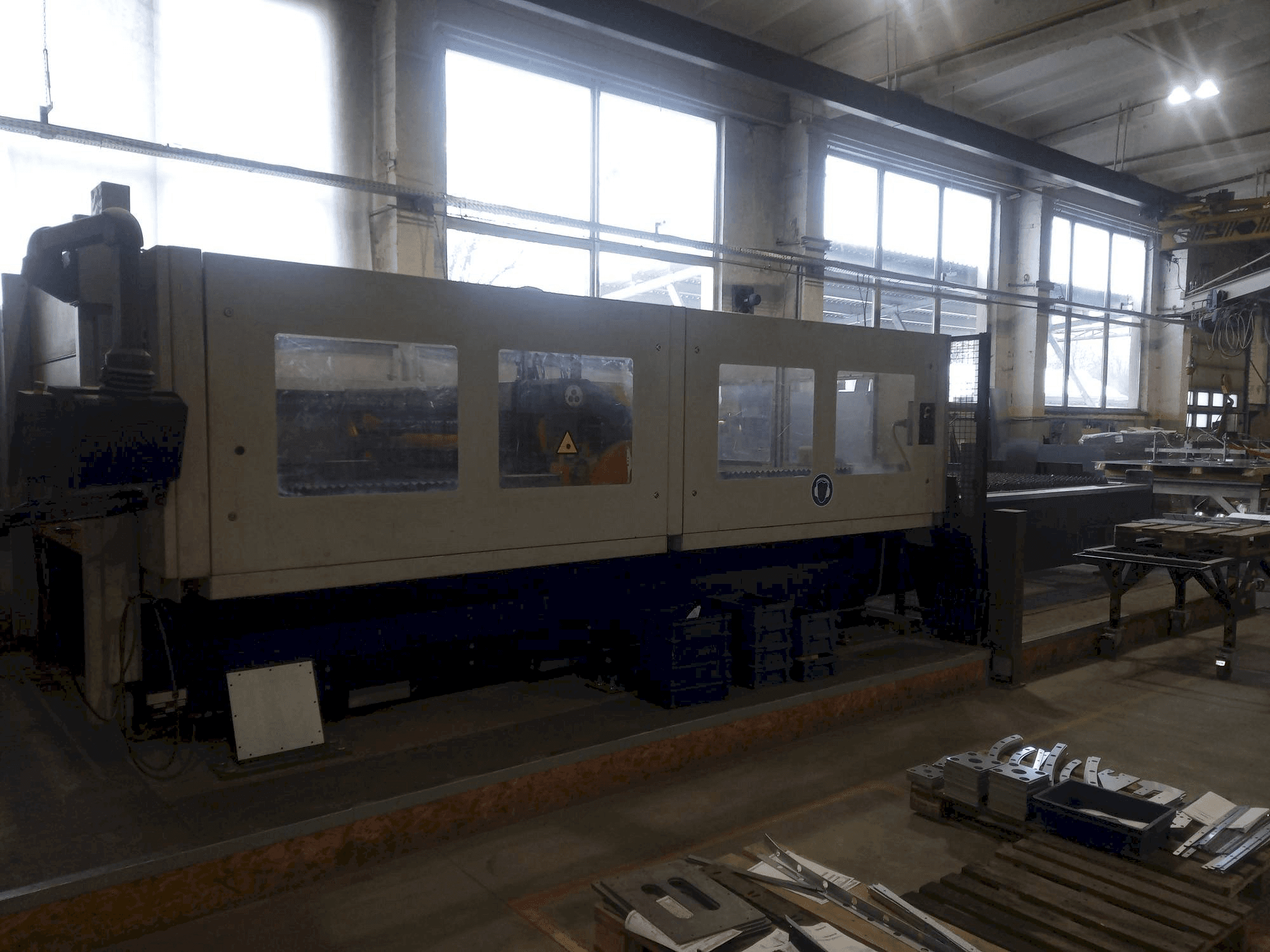 Vista frontal de la máquina Bystronic Bysprint 3015