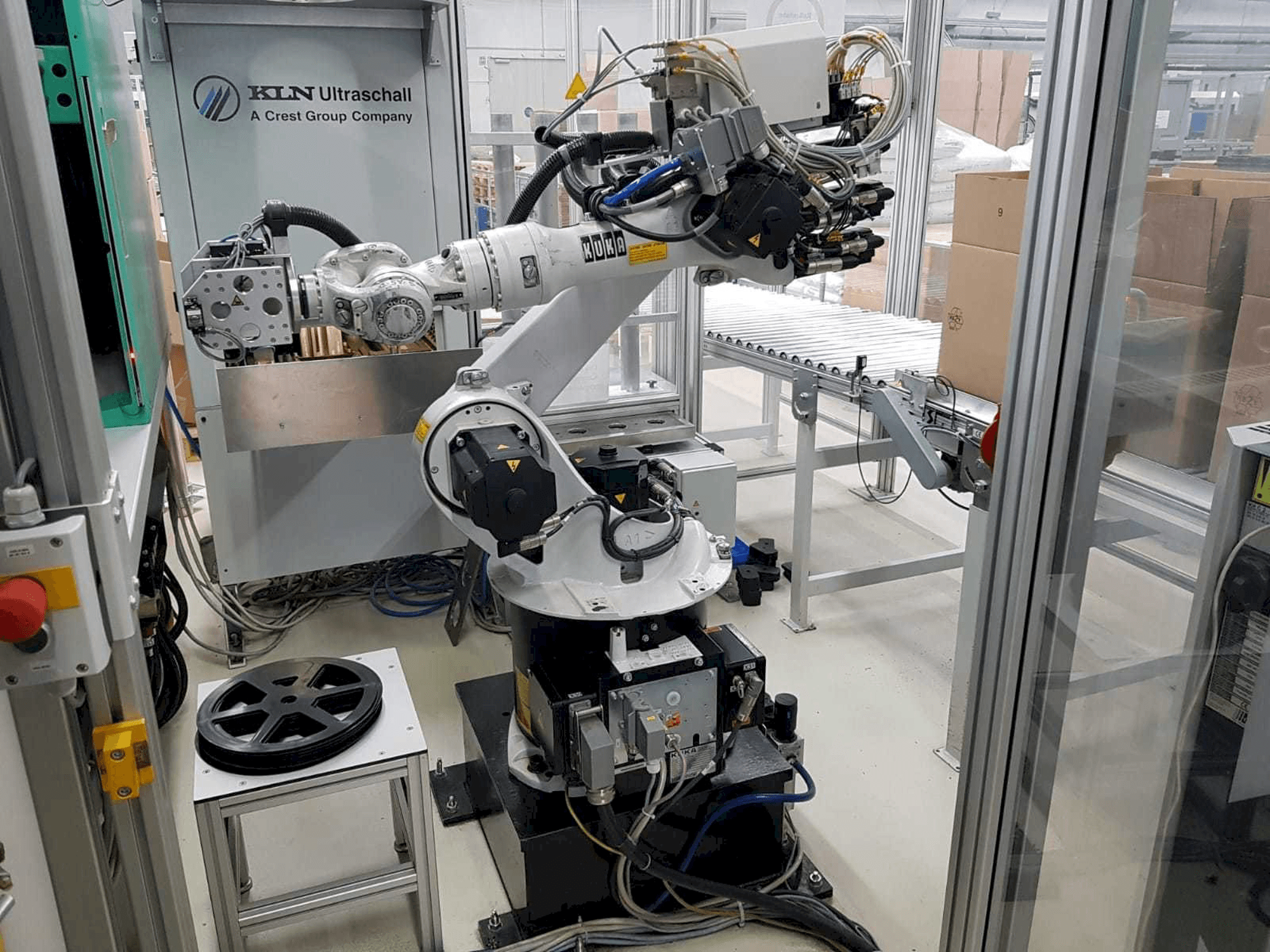 Vista frontal de la máquina KUKA KR 16