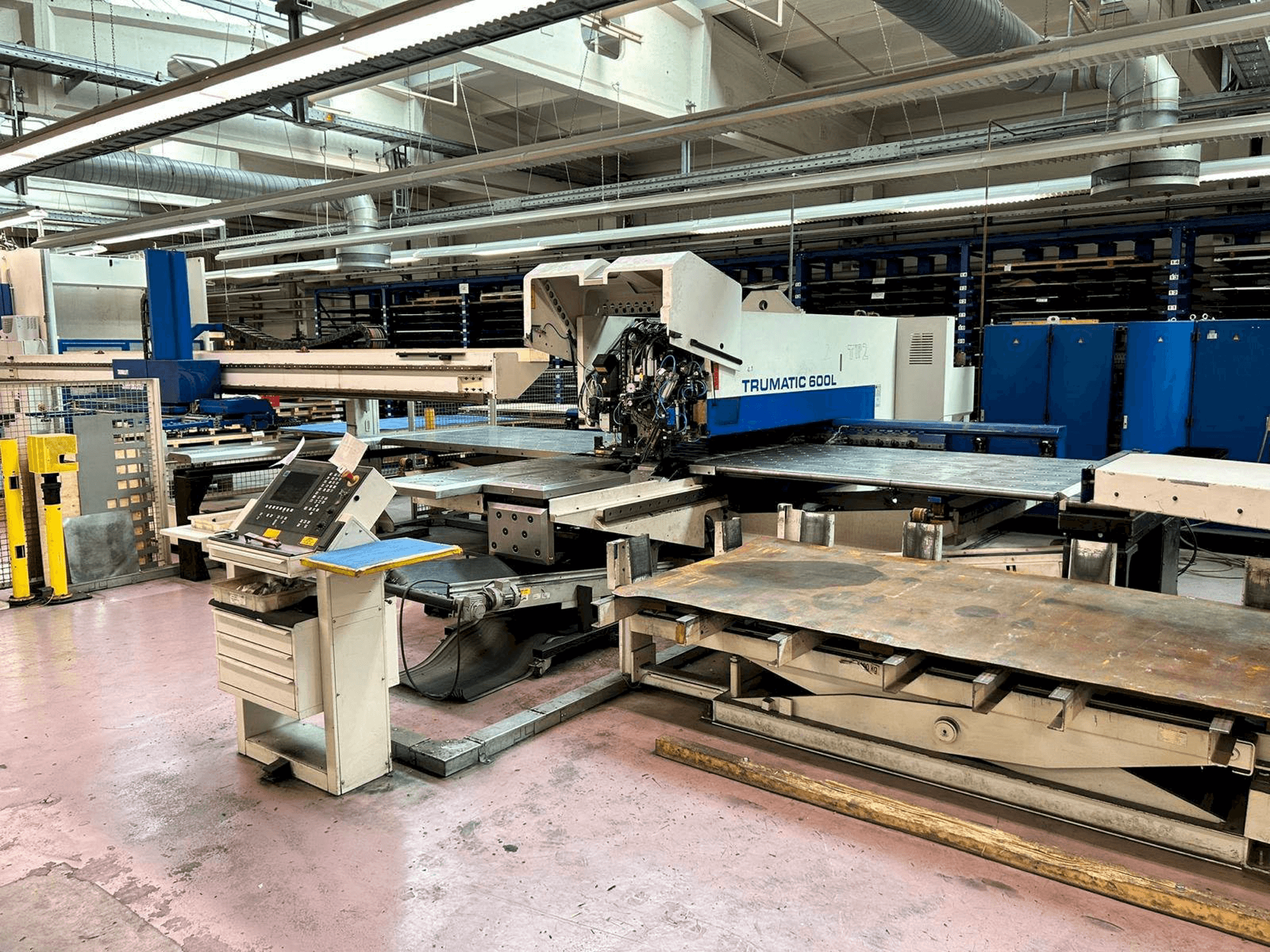 Vista frontal de la máquina Trumpf TruMatic 600L