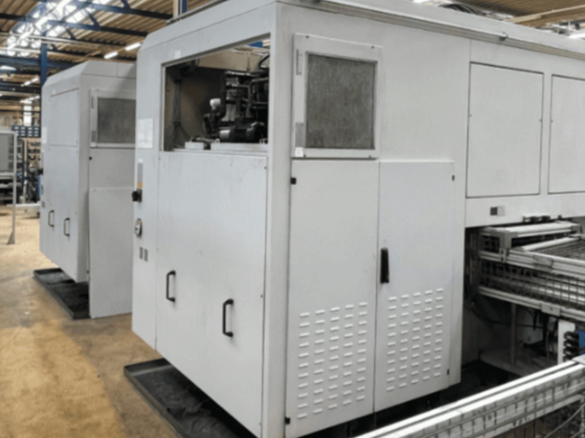 Tornos verticales EMAG VSC 200 TWIN OP 10, vista lateral, mostrando su robusta estructura y características operativas.