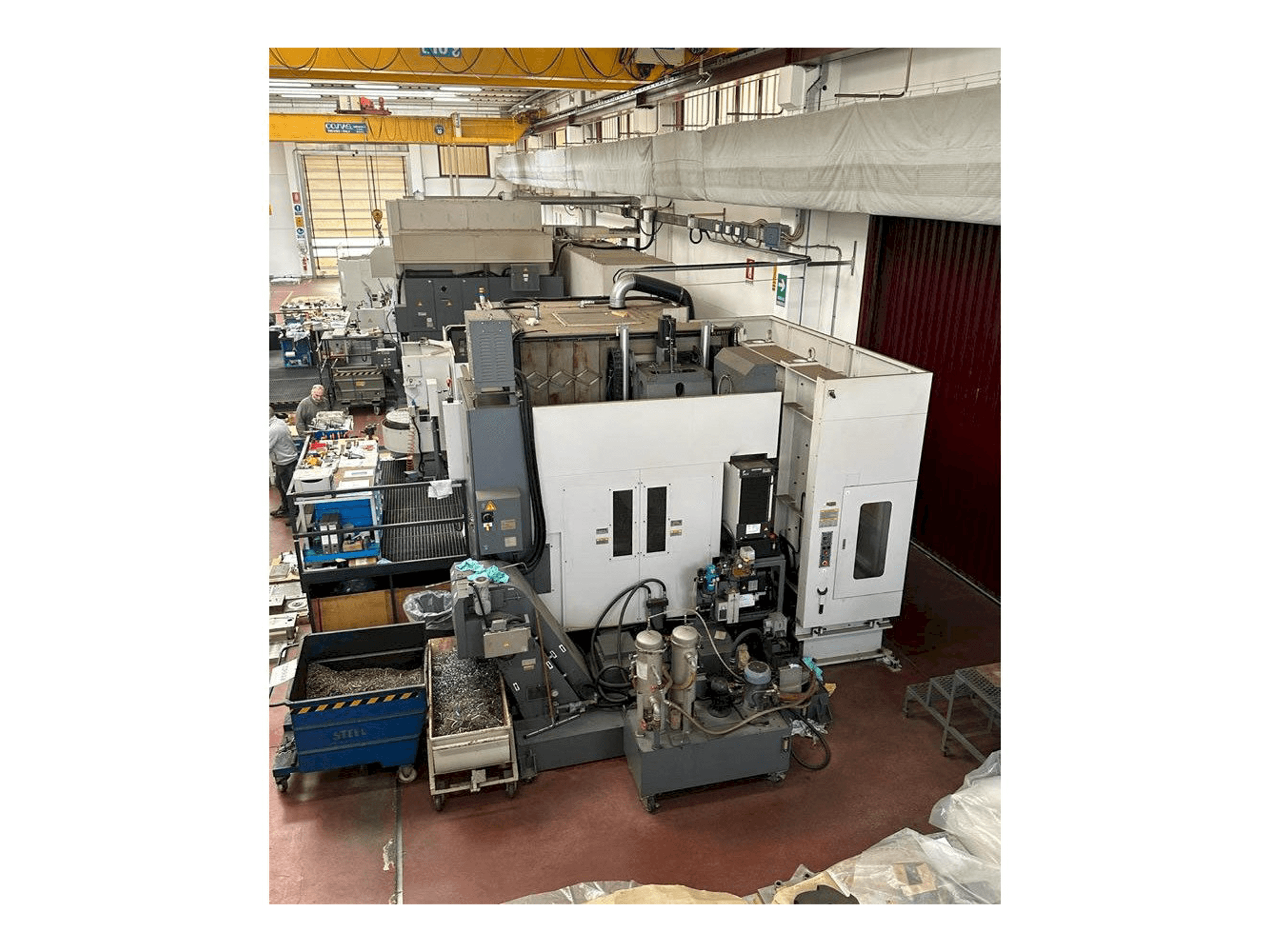 Vista frontal de la máquina Okuma MILLAC 800VH