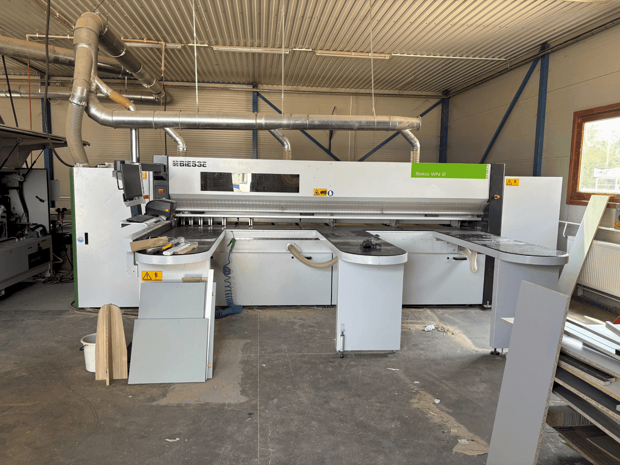 Vista frontal de la máquina BIESSE Selco WN 2