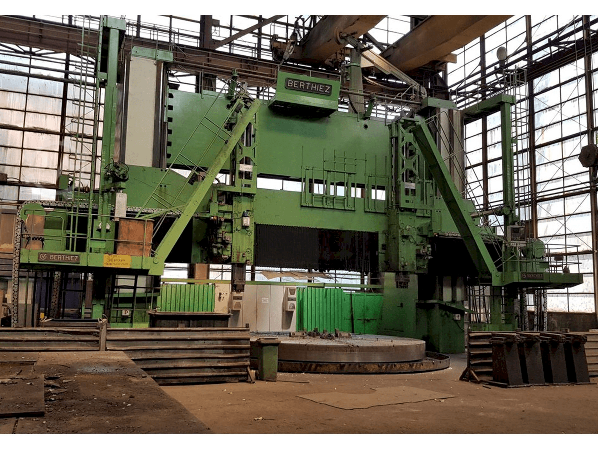 Vista frontal de la máquina Berthiez TDM 630-315