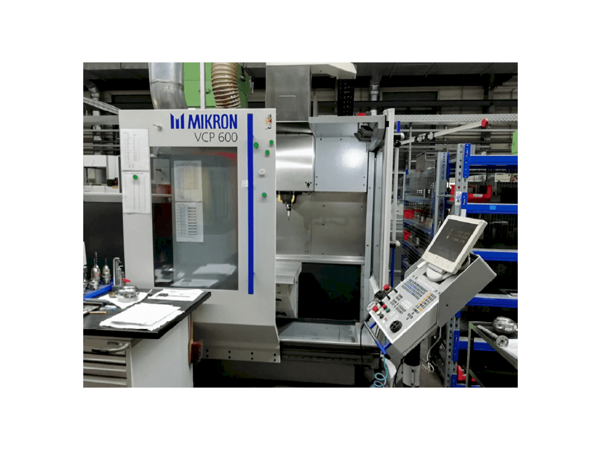 Vista frontal de la máquina MIKRON VCP 600