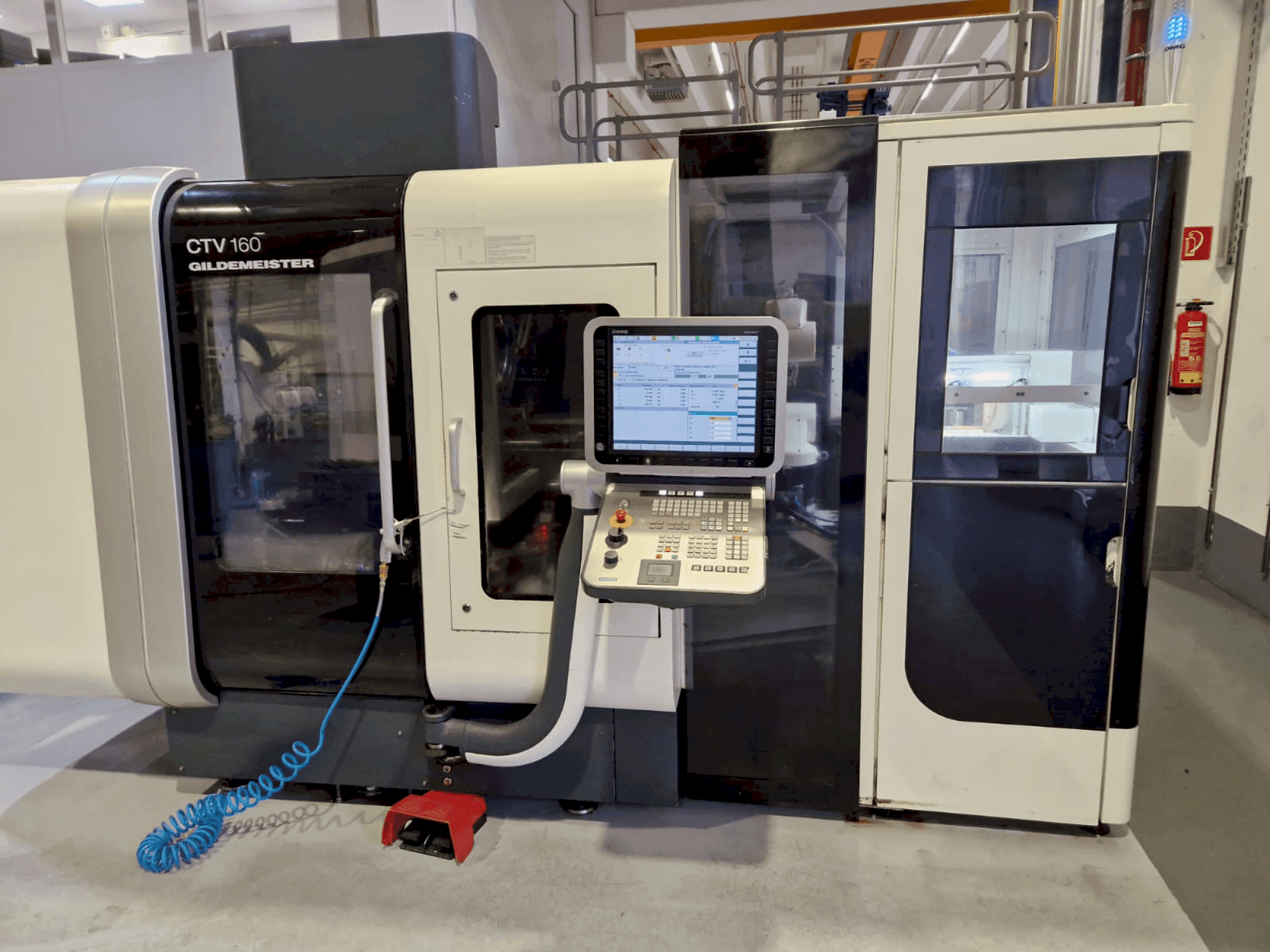 Vista frontal de la máquina DMG Gildemeister CTV 160