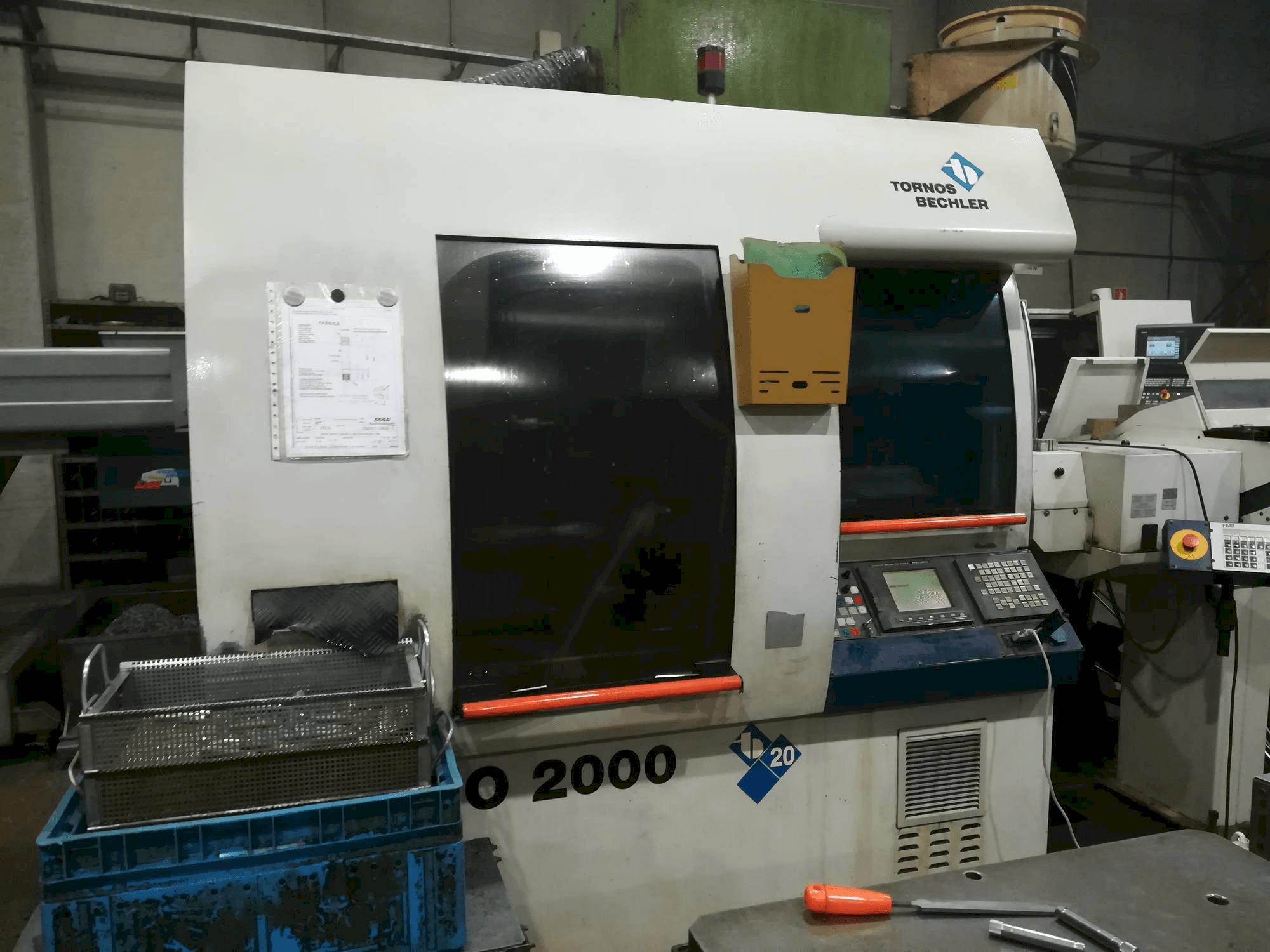 Vista frontal de la máquina Tornos-Bechler Deco 20