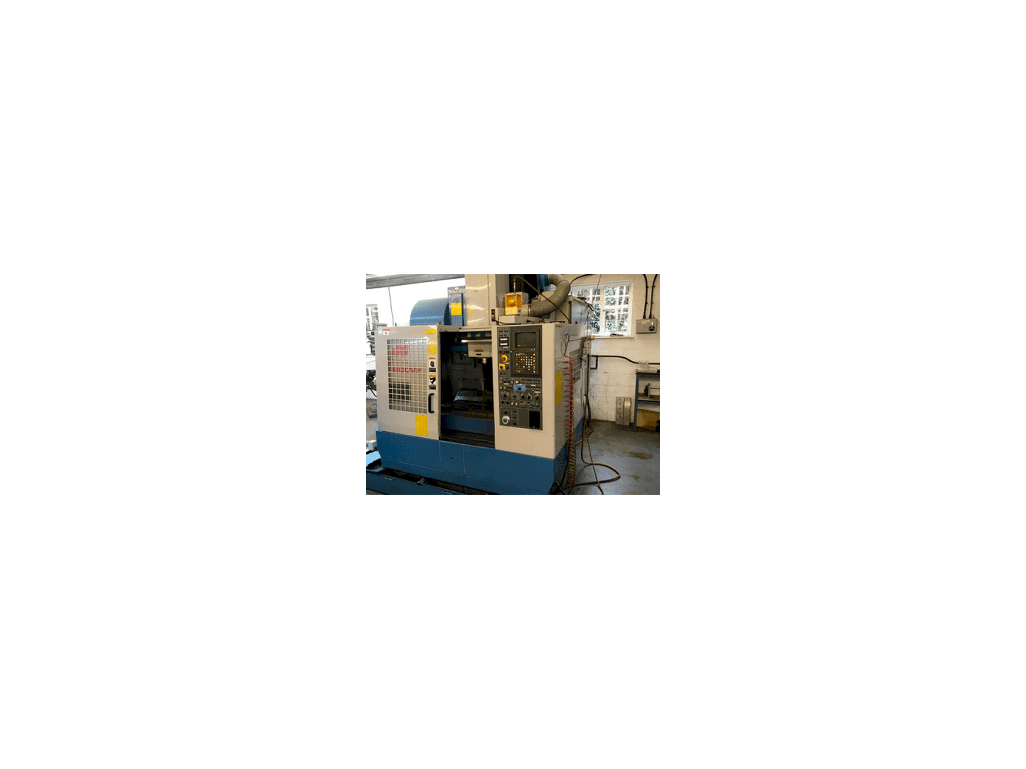Vista frontal de la máquina Matsuura MC 600 VF