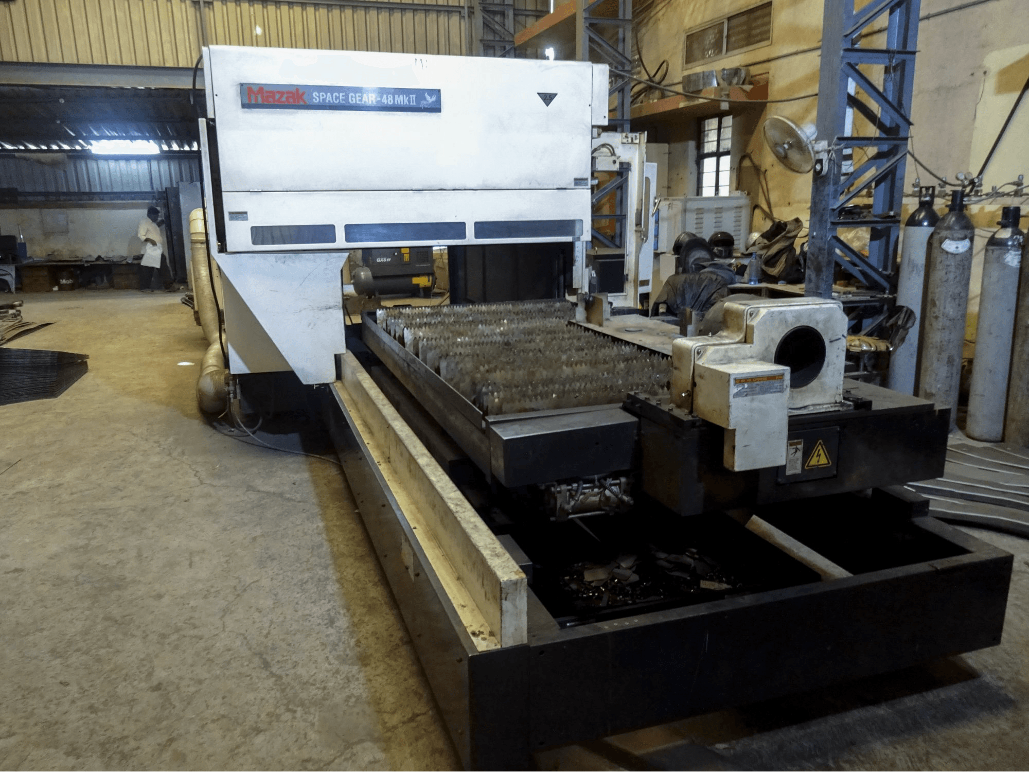 Vista izquierda 1 de la máquina Mazak SPACE GEAR-48 MKII