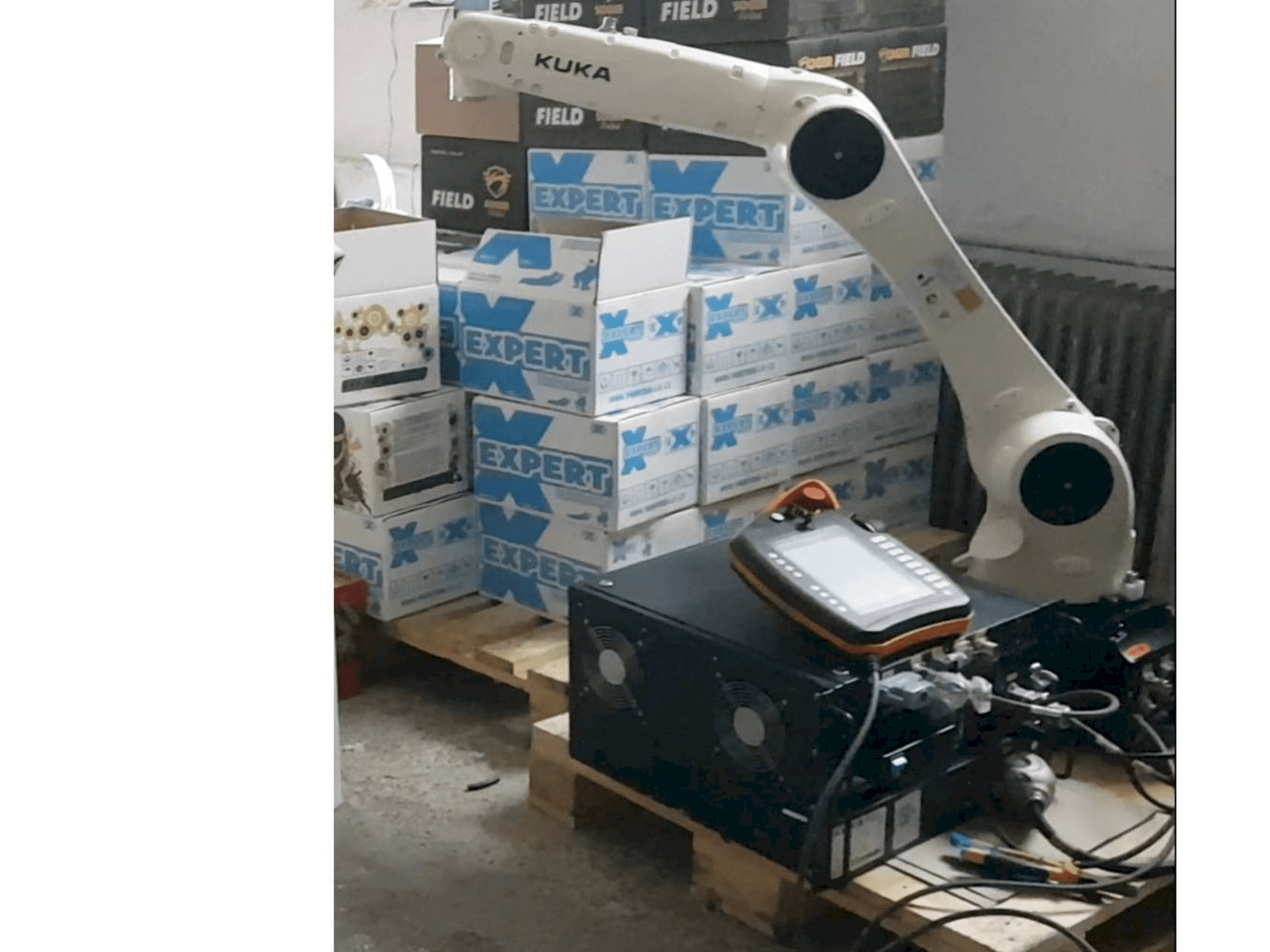 Vista frontal de la máquina KUKA KR10 R1100 fivve