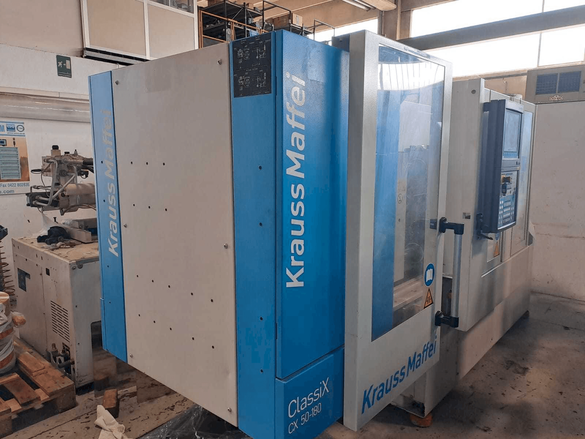 Vista izquierda de la máquina Krauss Maffei 50-180CX