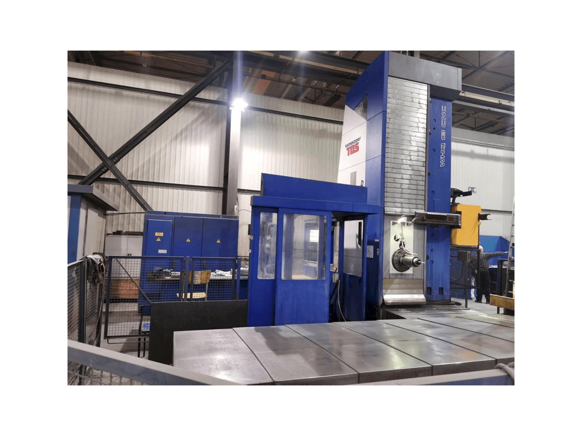 Vista frontal de la máquina TOS VARNSDORF WHQ 13 CNC
