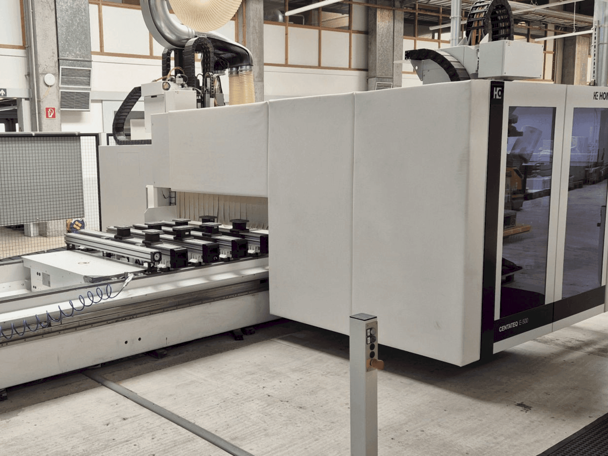 Vista frontal de la máquina HOMAG CENTATEQ E-500