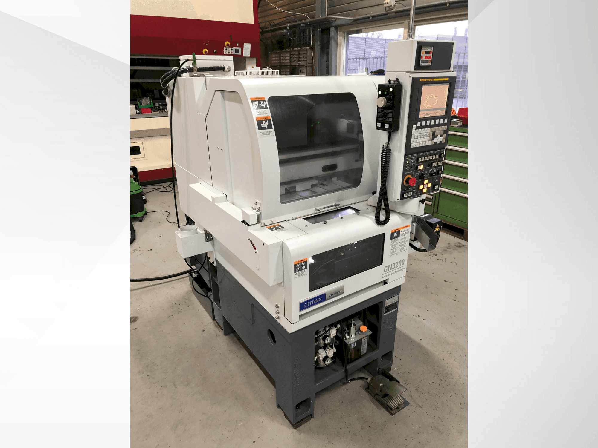 Vista frontal de la máquina Citizen Miyano GN-3200
