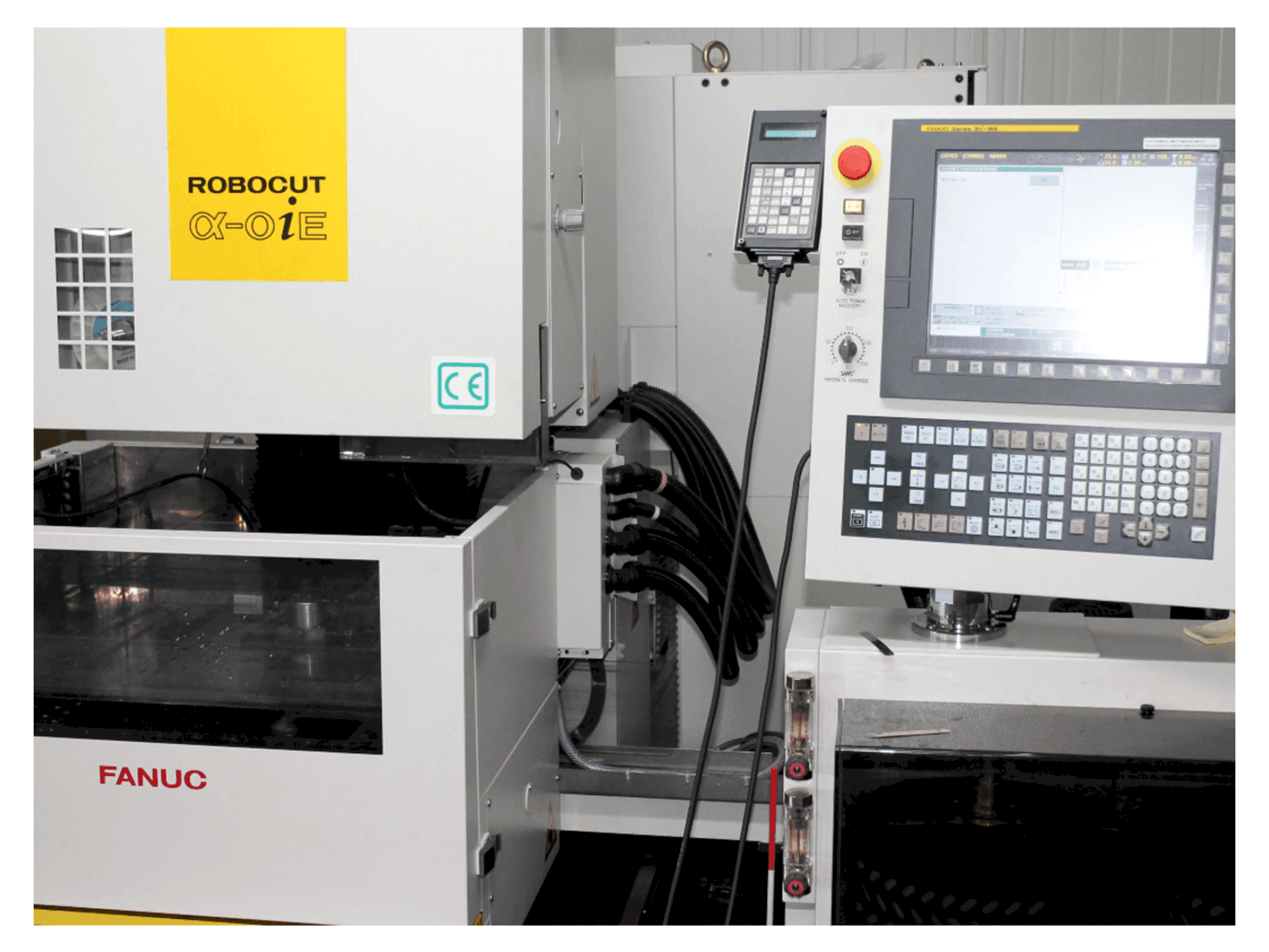 Vista frontal de la máquina FANUC RoboCut Alfa OiE