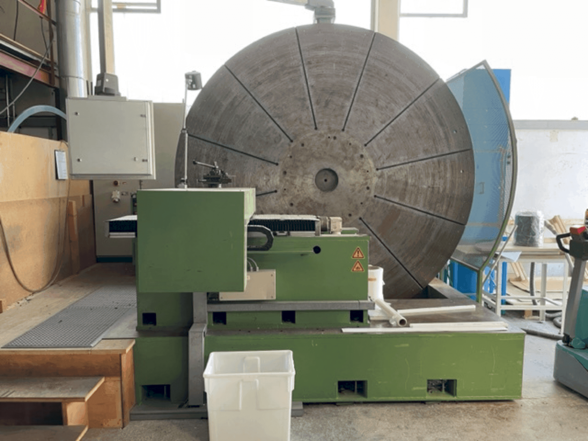Vista frontal de la máquina IRLE Facing Lathe