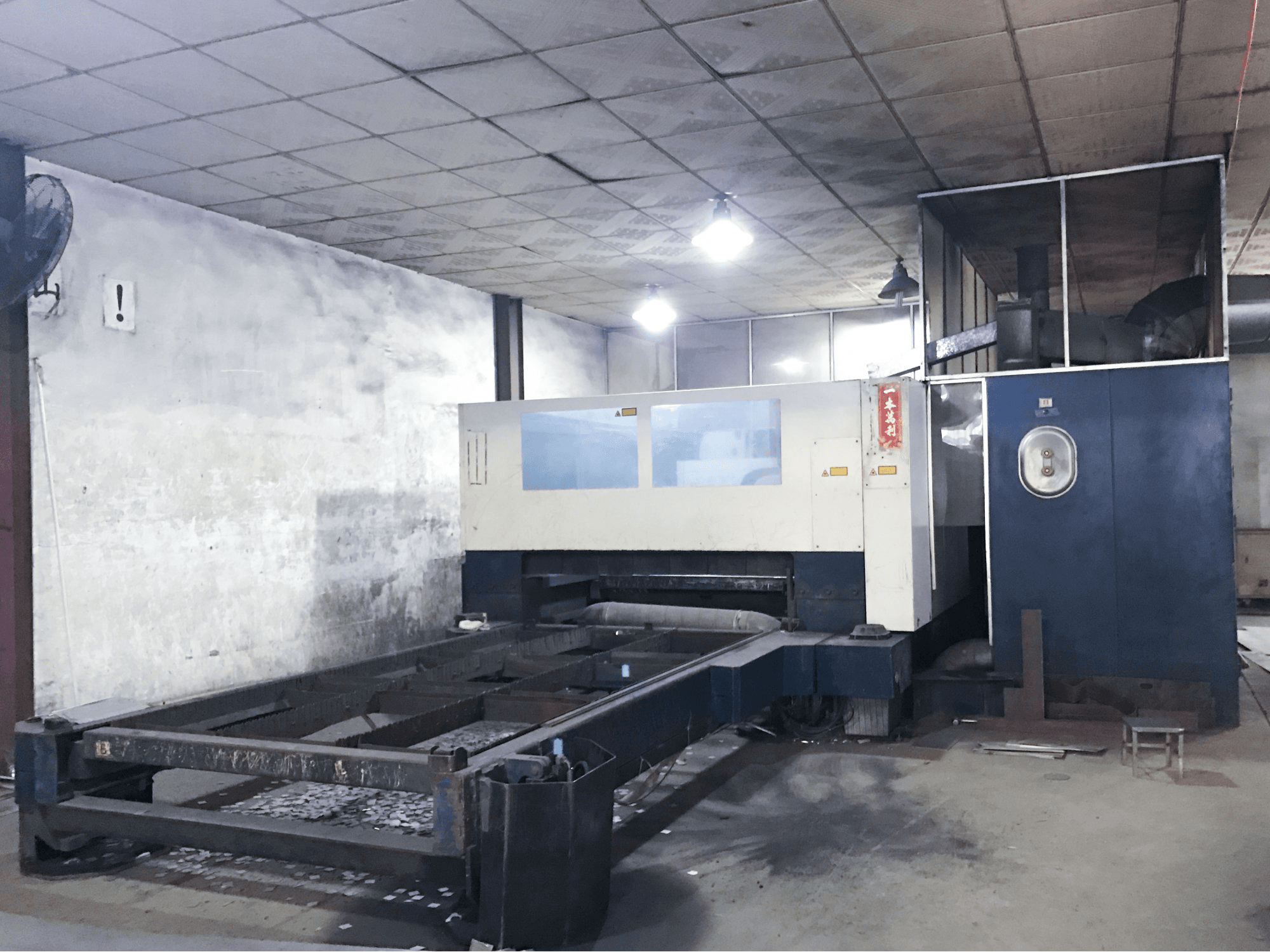 Mesa de trabajo vista derecha de la máquina Trumpf TruLaser 3030