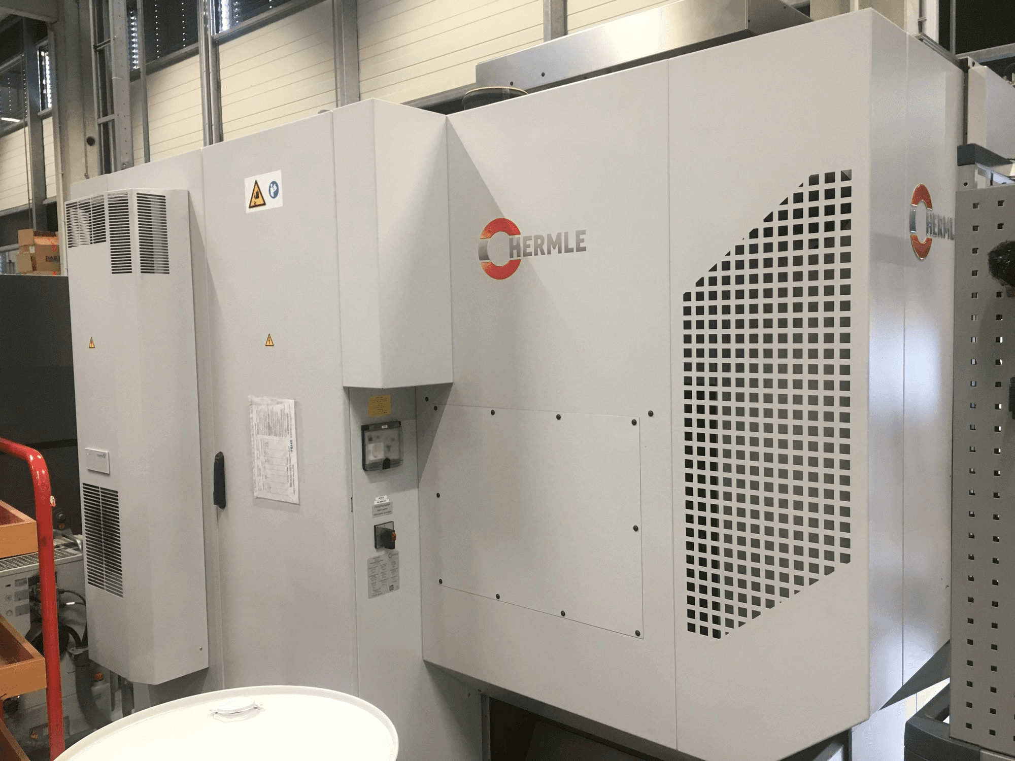Vista frontal de la máquina HERMLE C400 U